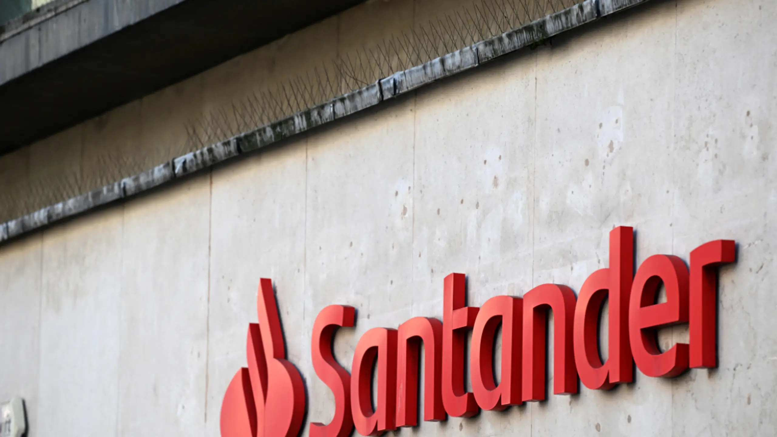 © APA/APA/AFP/PAUL ELLIS Santander steigt somit in den Kreis der 10 größten US-Geschäftsbanken auf