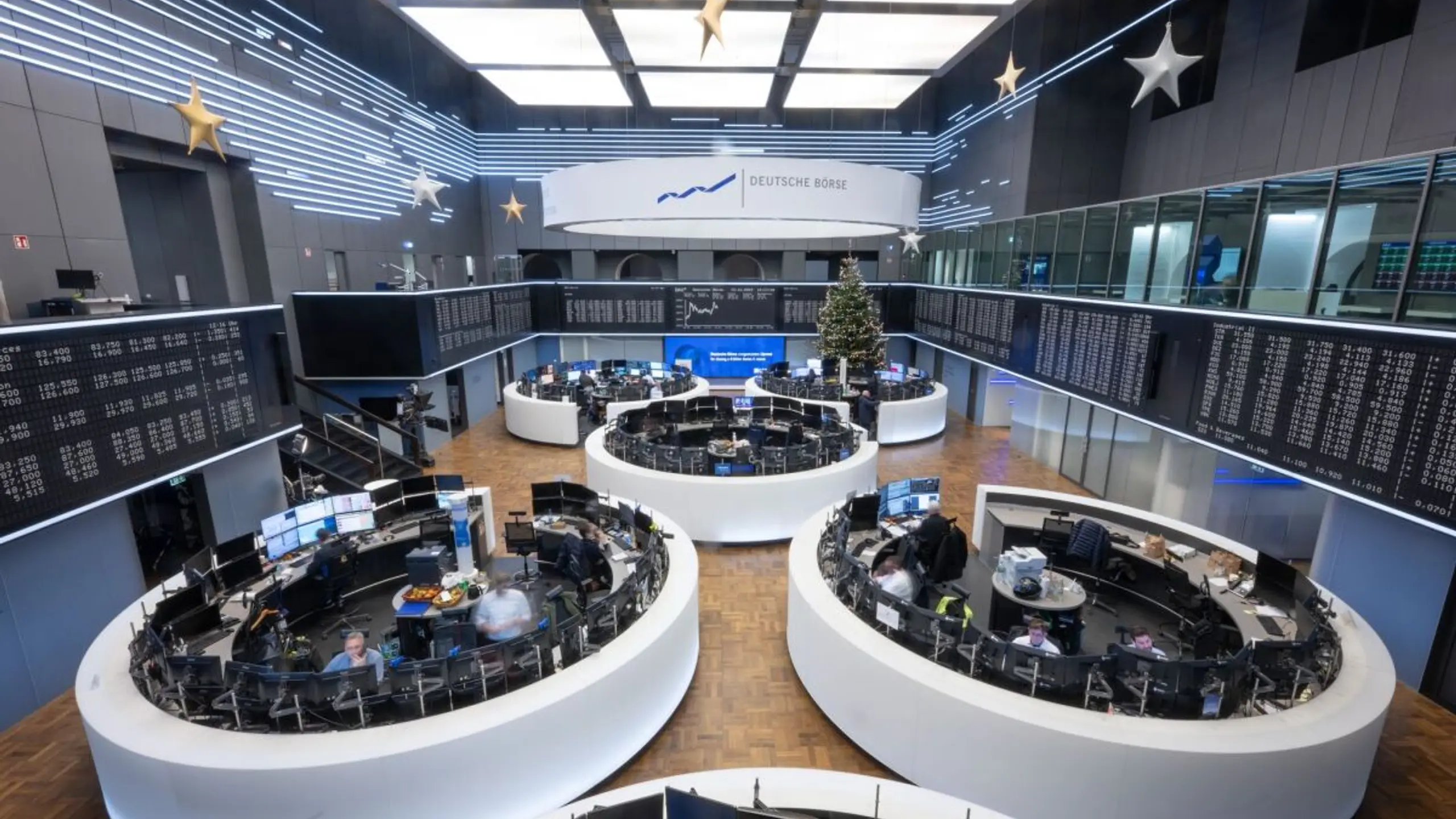 ++ ARCHIVBILD ++ DAX in Frankfurt legt zunächst zu