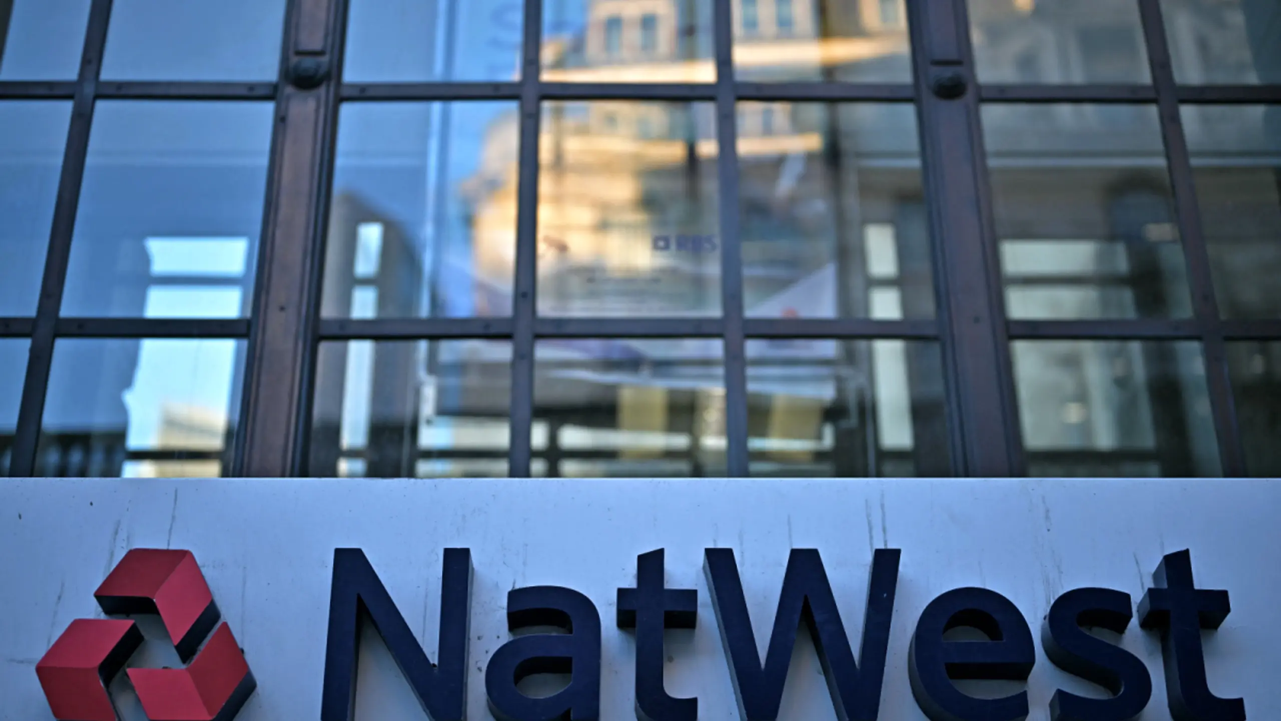 Transaktionswert 2,7 Mrd. Pfund (3,1 Mrd. Euro) inklusive Schulden