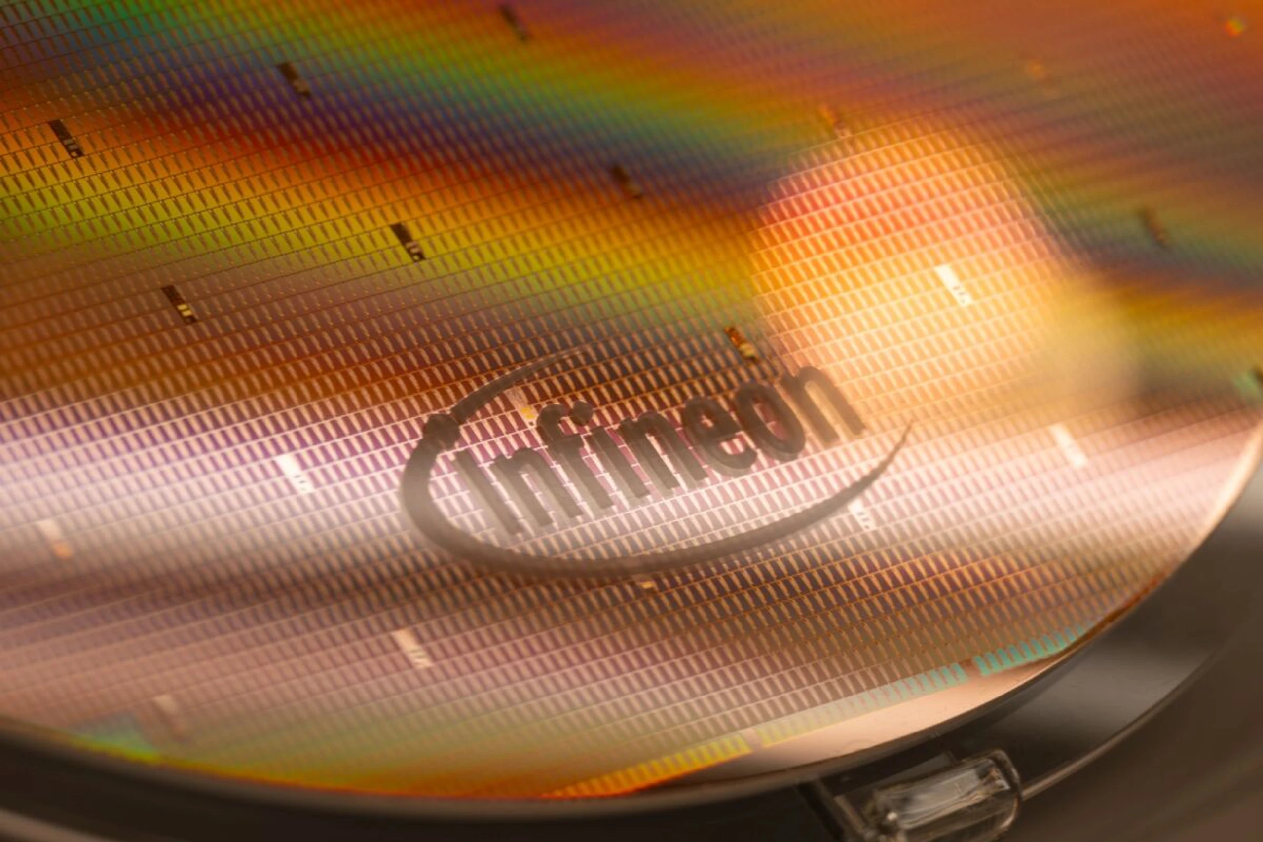 Infineon holt sich Kapital für Käufe