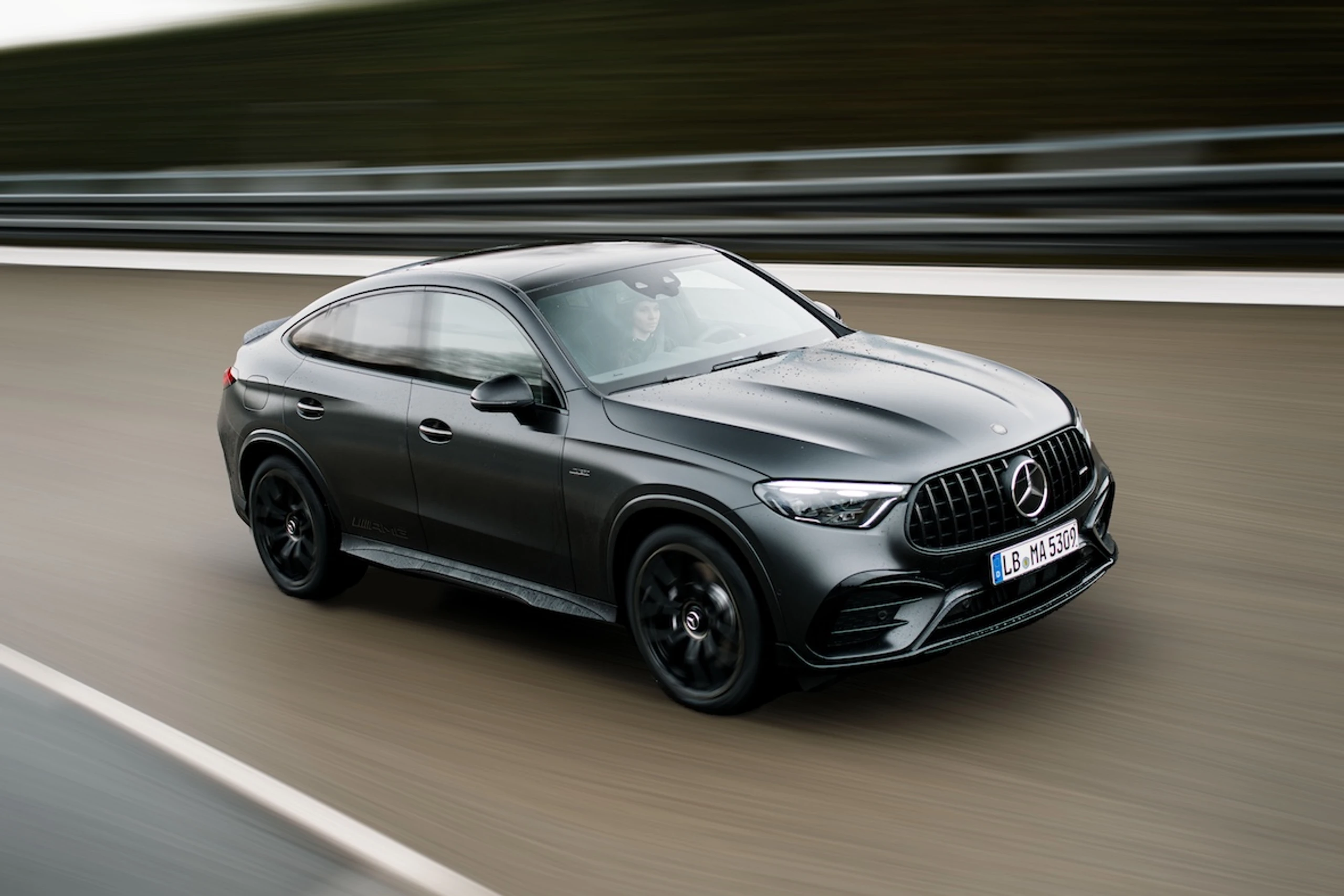 Böse in Black: Der neue Mercedes-AMG GLC 53 4MATIC+