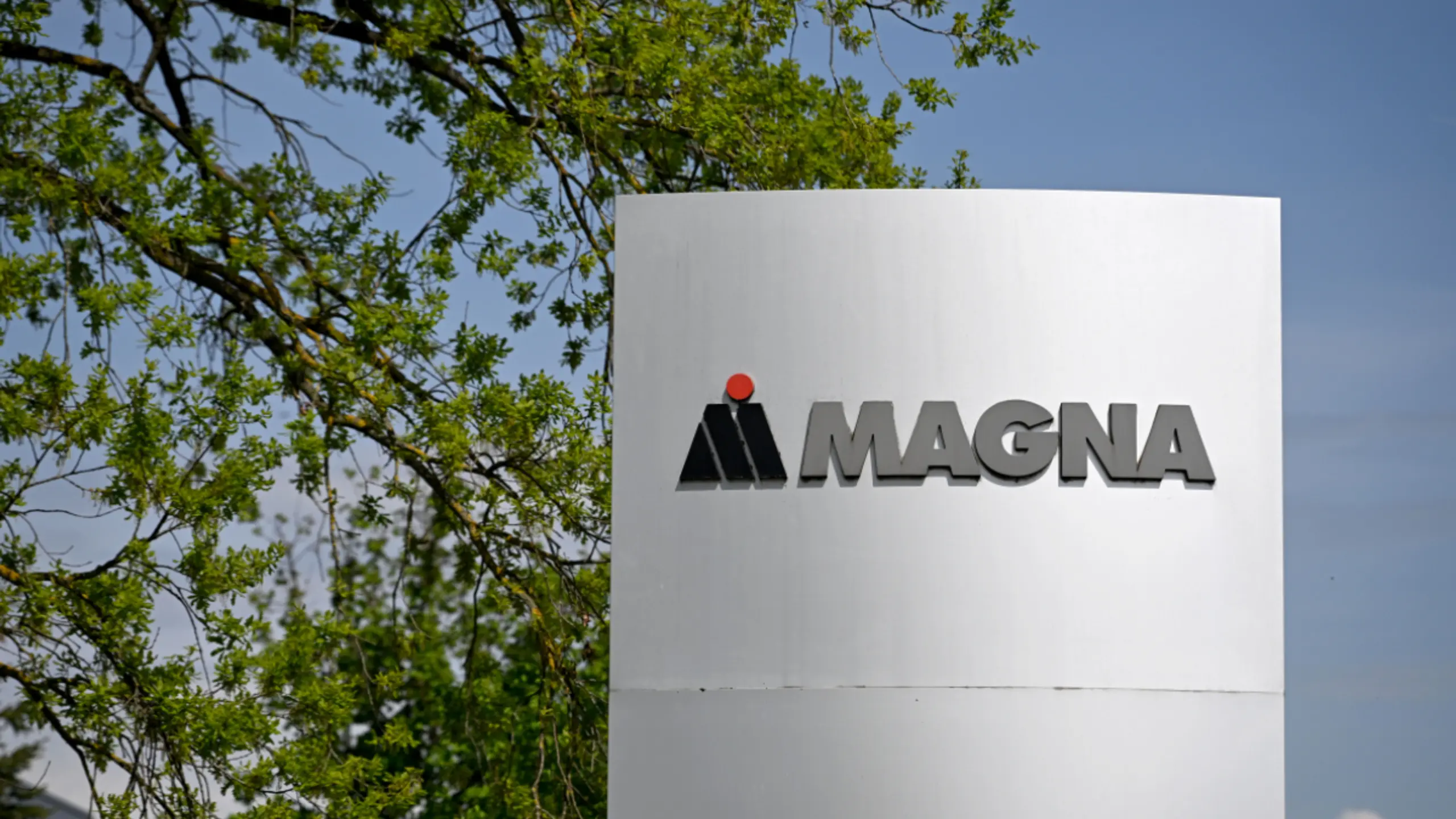 Unter dem Strich sank das Ergebnis von 1,1 Mrd. auf 883 Mio. Dollar