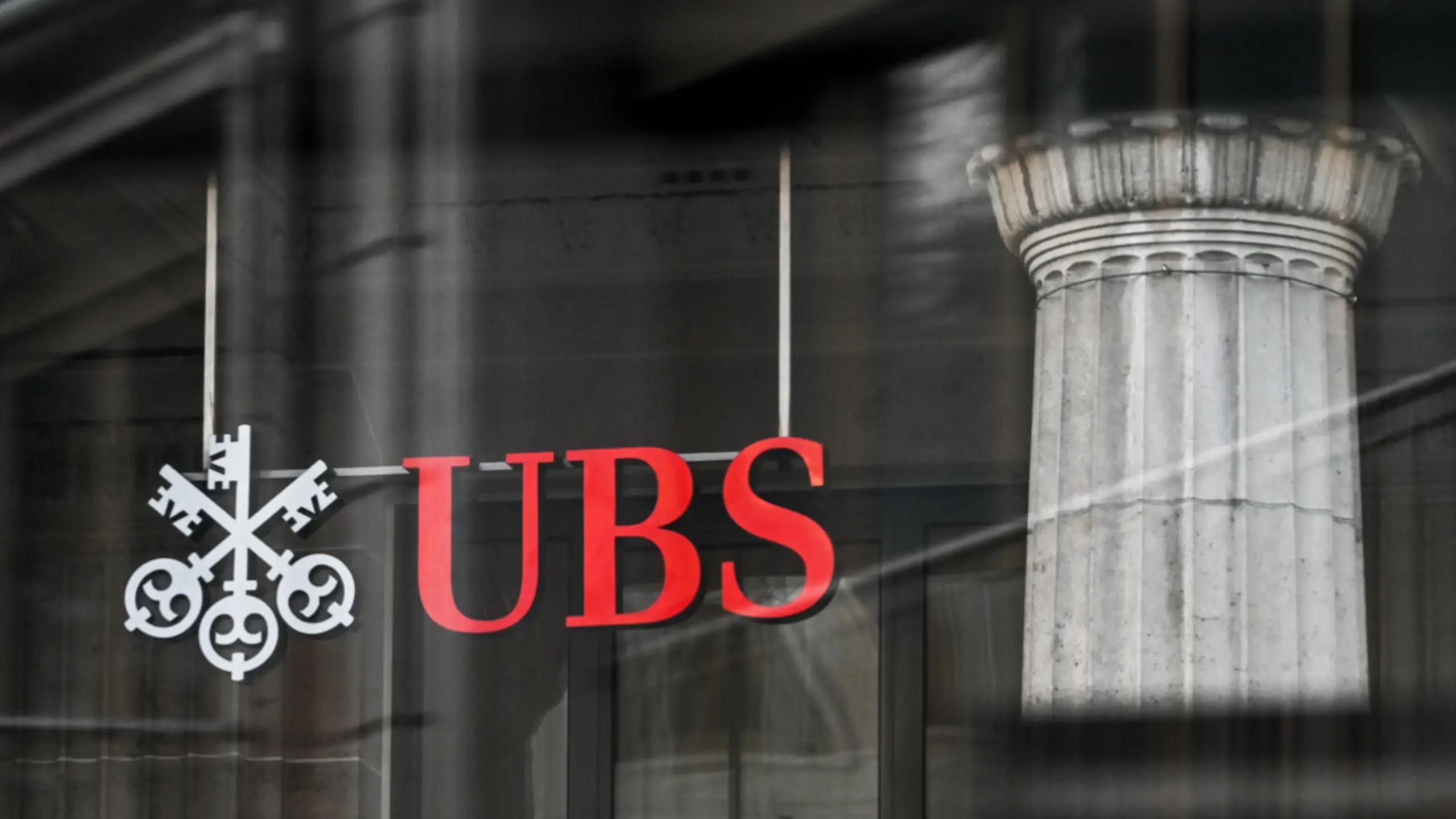 © APA/APA/AFP/FABRICE COFFRINI UBS beruhigt