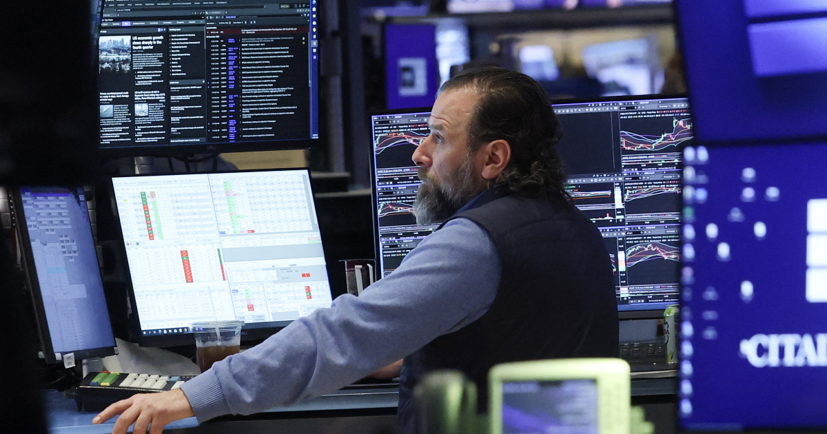 US Stocks Rise Ahead of Trump Speech & Tech Rally | Dow Jones & Nasdaq Gains