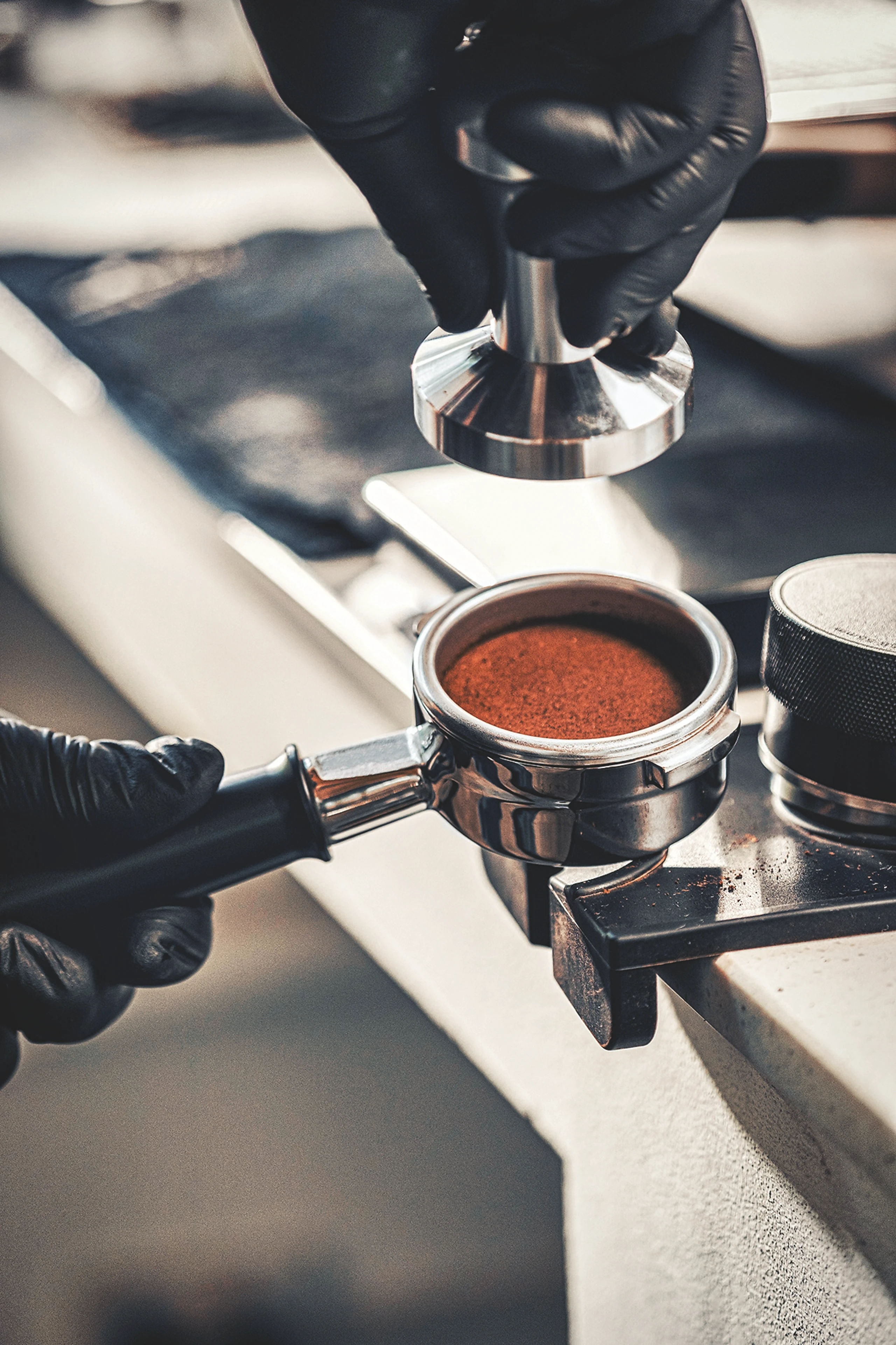 Gastronom Manuel Bartolacci erklärt den italienischen Espresso-Preis