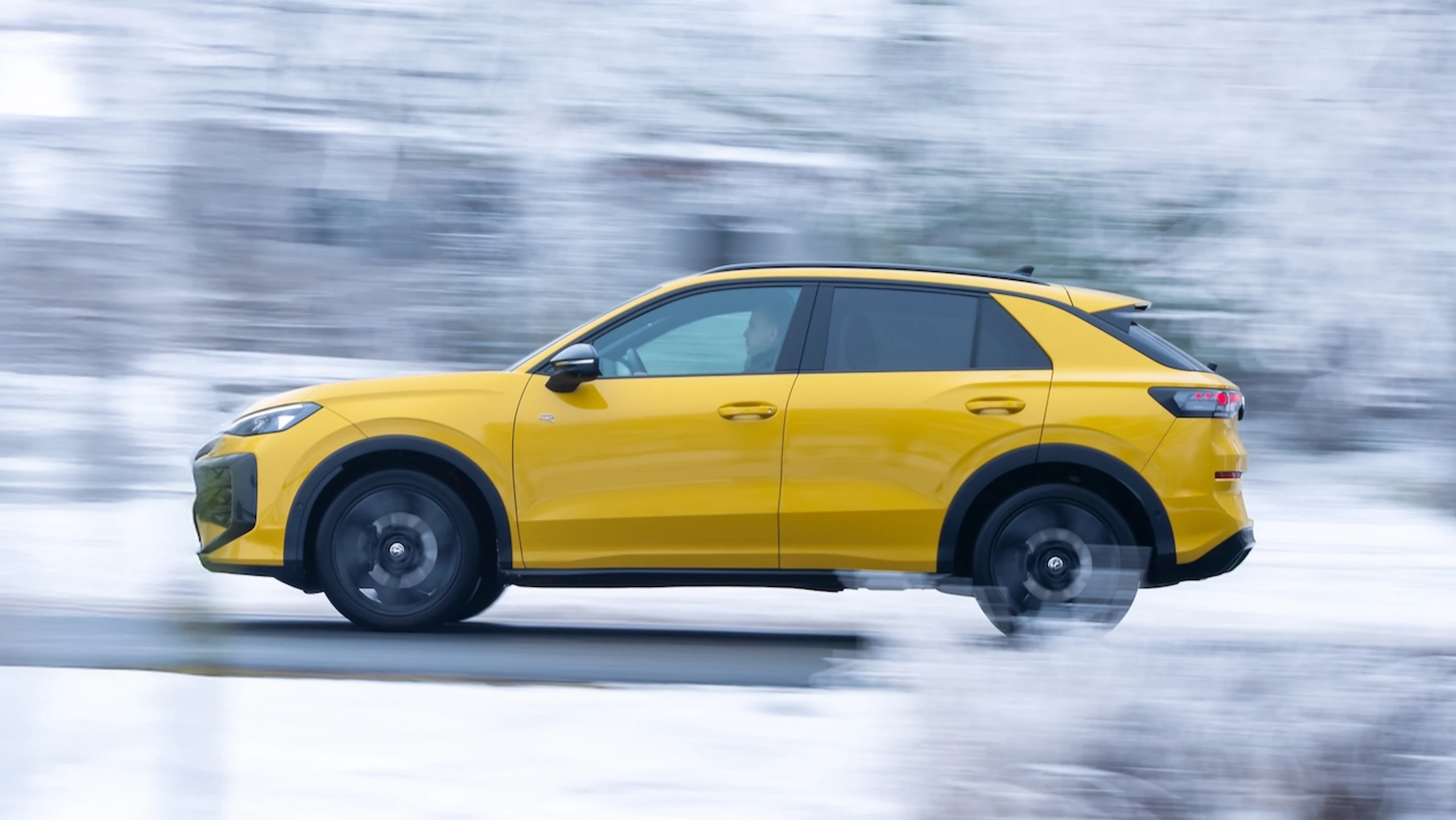 © Andreas Riedmann Blurred image background