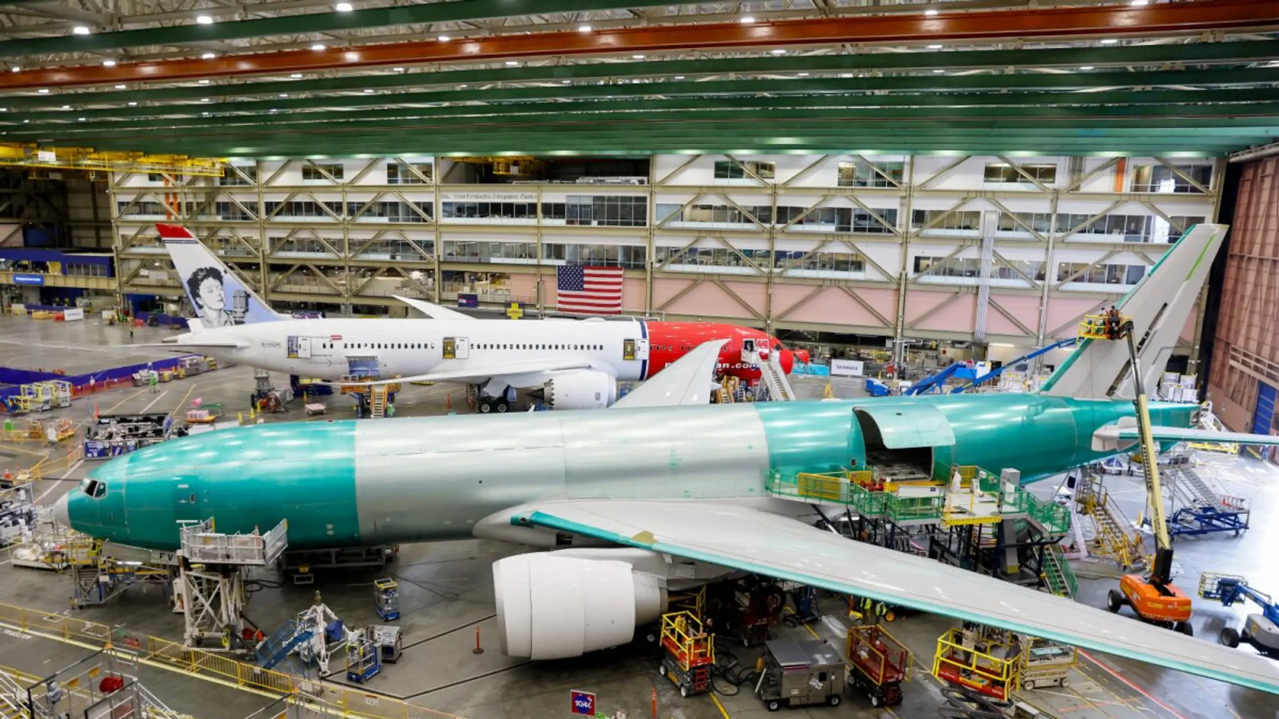 © POOL, JENNIFER BUCHANAN, APA Ohne Transportgüter wie Flugzeuge stiegen Aufträge um 0,4 Prozent