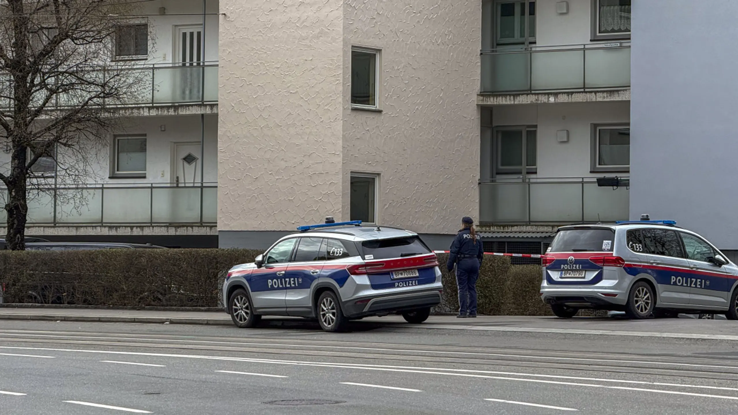 © ZEITUNGSFOTO.AT, APA Ein Mann soll in einem Mehrparteienhaus seine Frau getötet haben