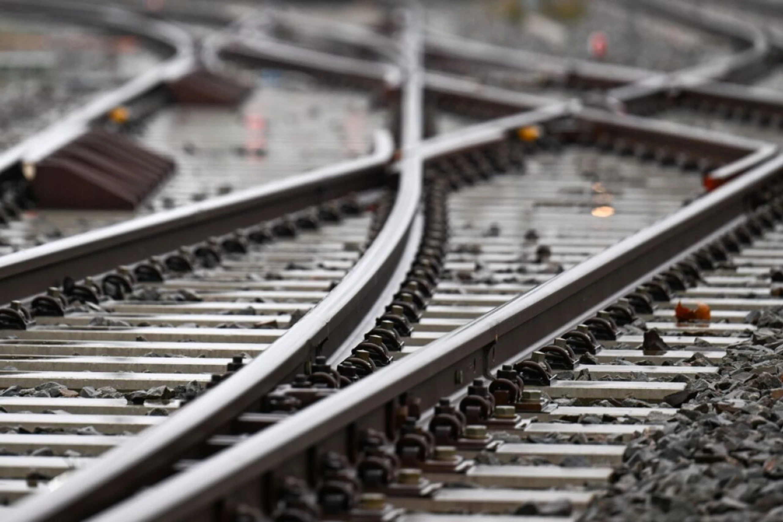 Stahlkonzern liefert etwa Schienen und Weichenteile nach Deutschland