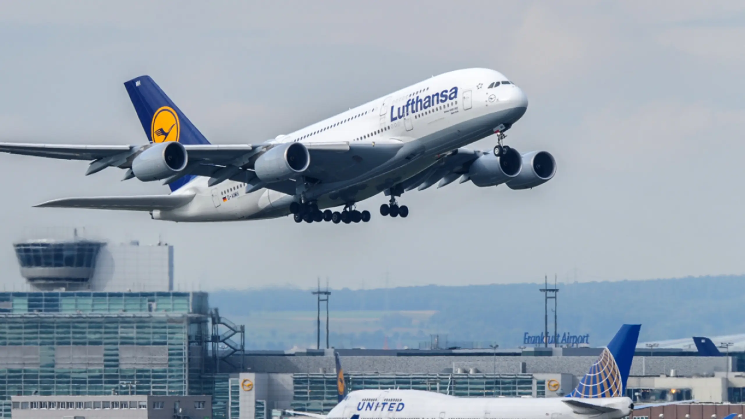 © Boris Roessler, dpa, APA Zahl der Passagiere 2025 erstmals über Vor-Pandemie-Wert