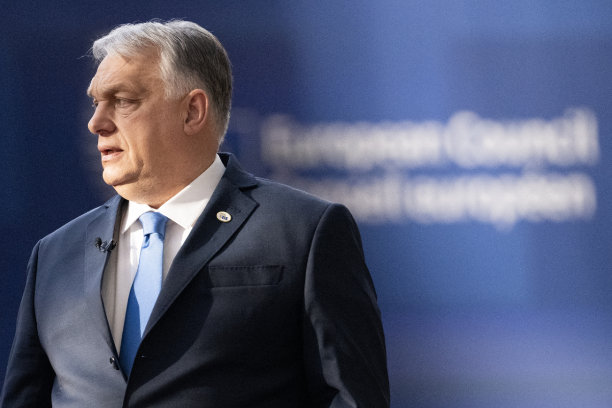 Orbán mit Vorwurf von "nicht rationalem" Verhalten konfrontiert