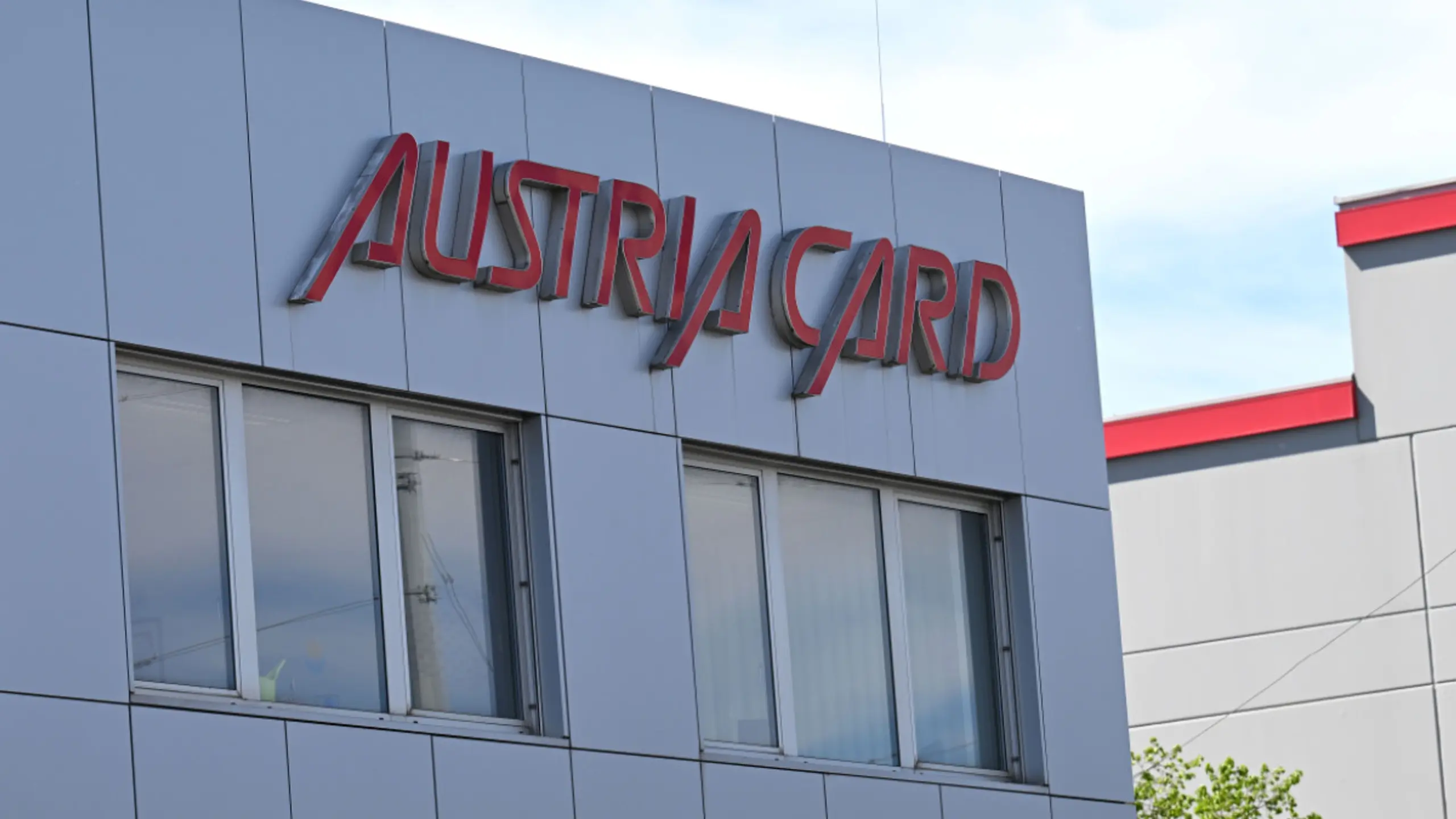 Umsatzerlöse sanken um 8,2 % auf 360,2 Mio. Euro