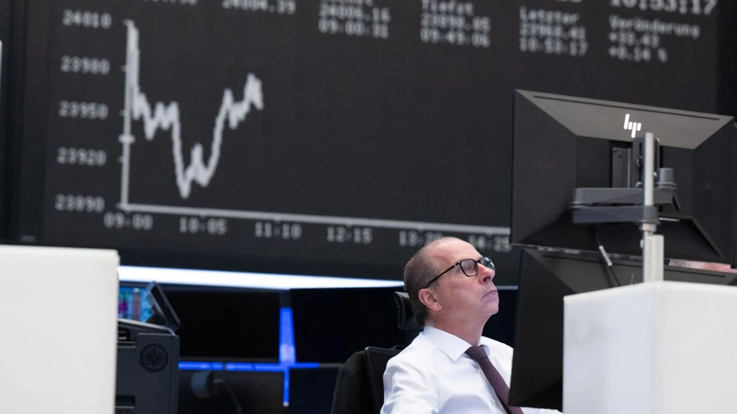 © Boris Roessler, dpa, APA Seltsame Kursbewegungen haben deutsche Behörden auf den Plan gerufen