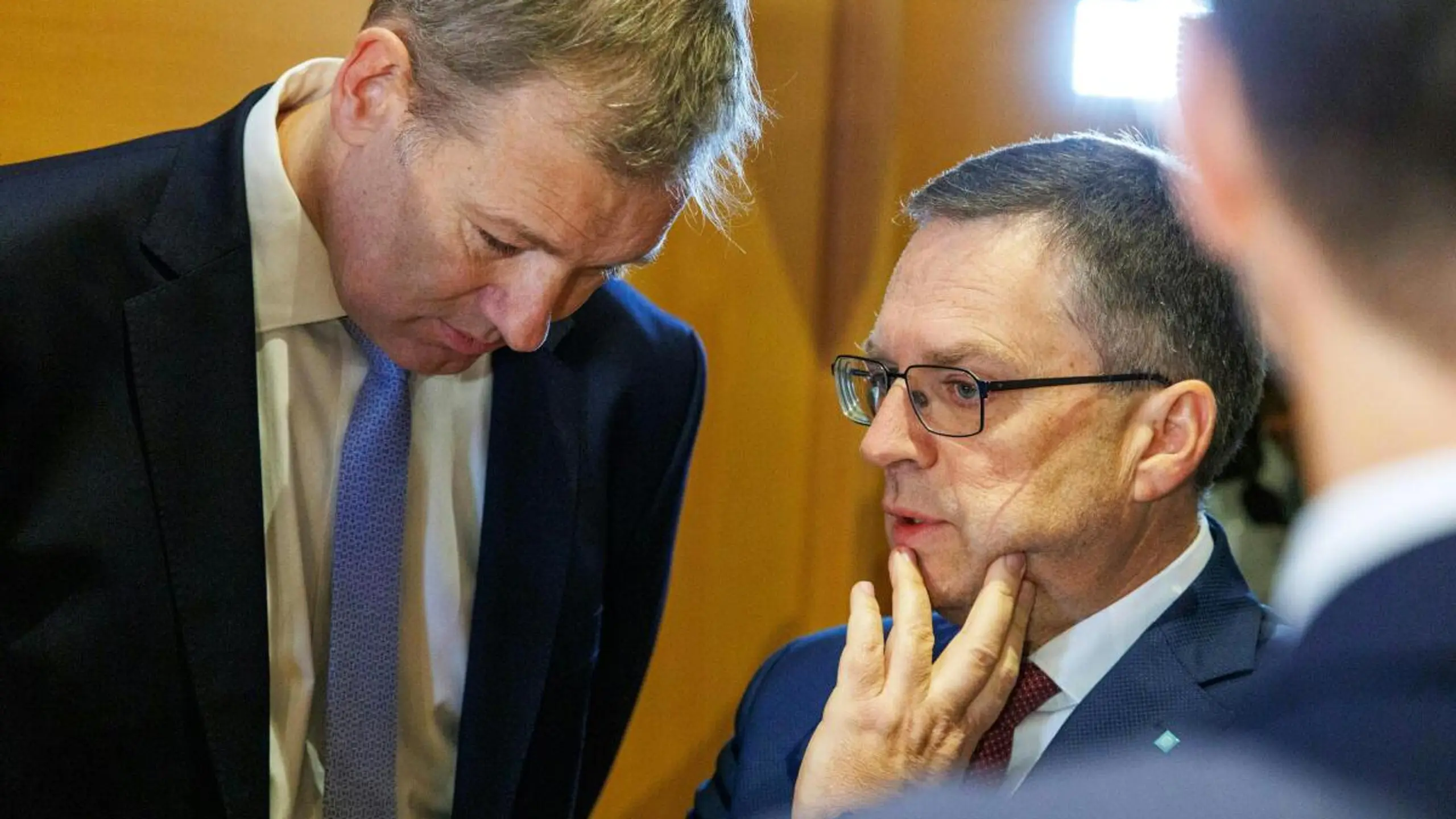 © FOTOKERSCHI.AT, FLORIAN REISINGER, Apa Wöginger und sein Verteidiger Rohregger im Schwurgerichtssal in Linz