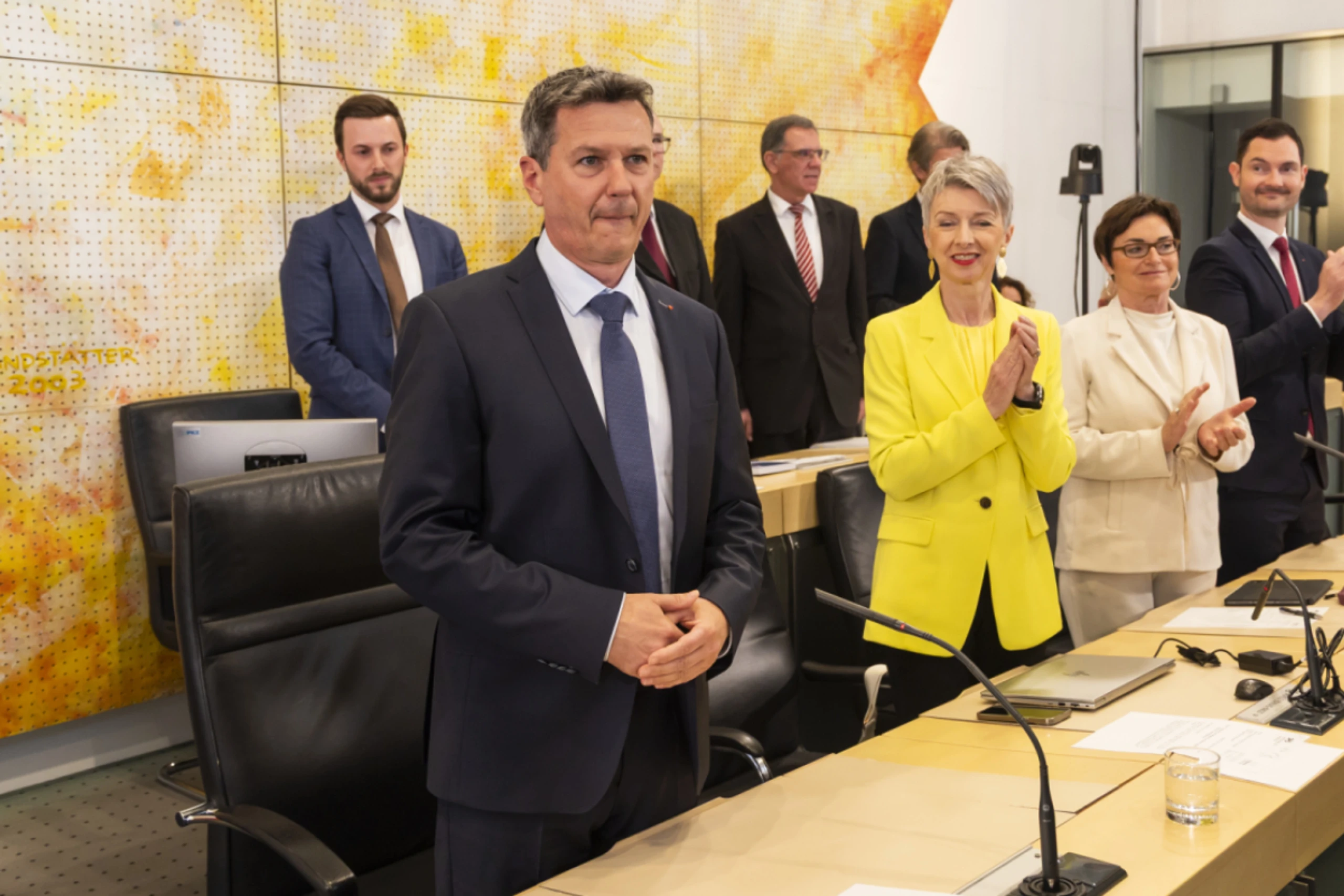 Der frisch gewählte Landeshauptmann Fellner nahm seinen Platz ein