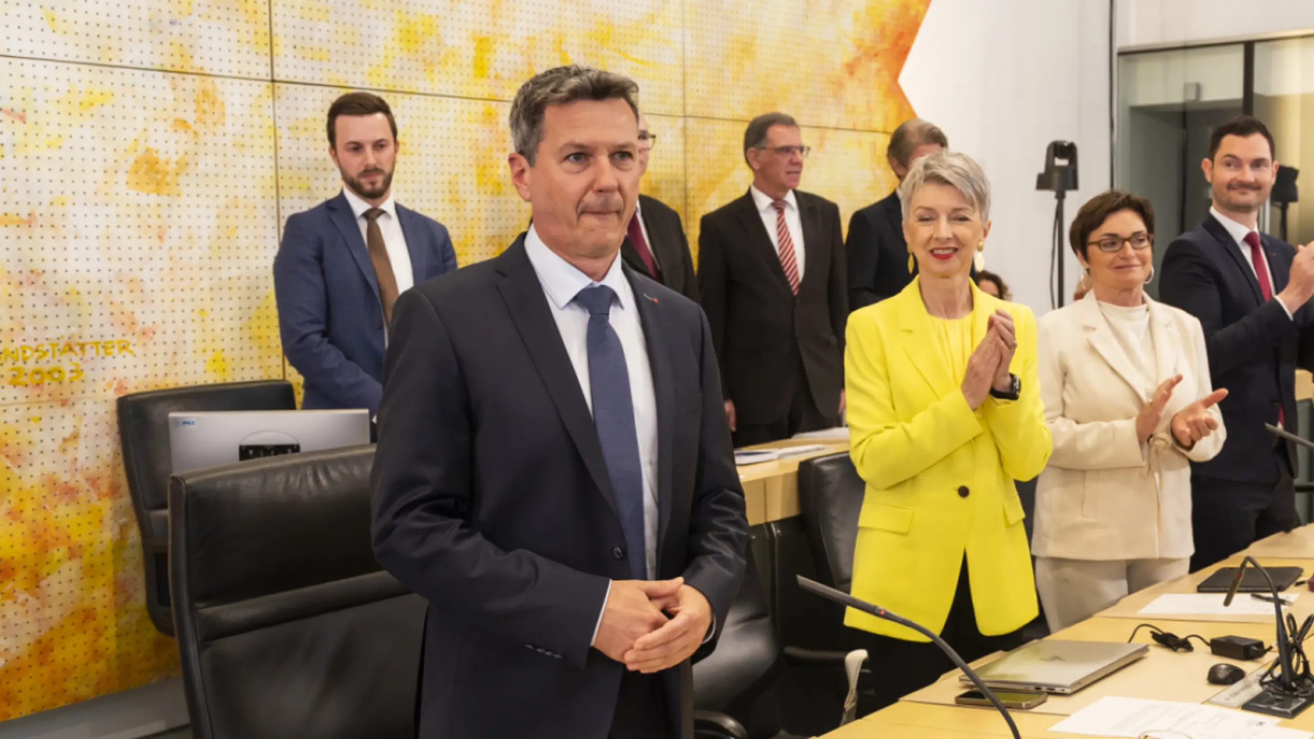 © WOLFGANG JANNACH, Apa Der frisch gewählte Landeshauptmann Fellner nahm seinen Platz ein