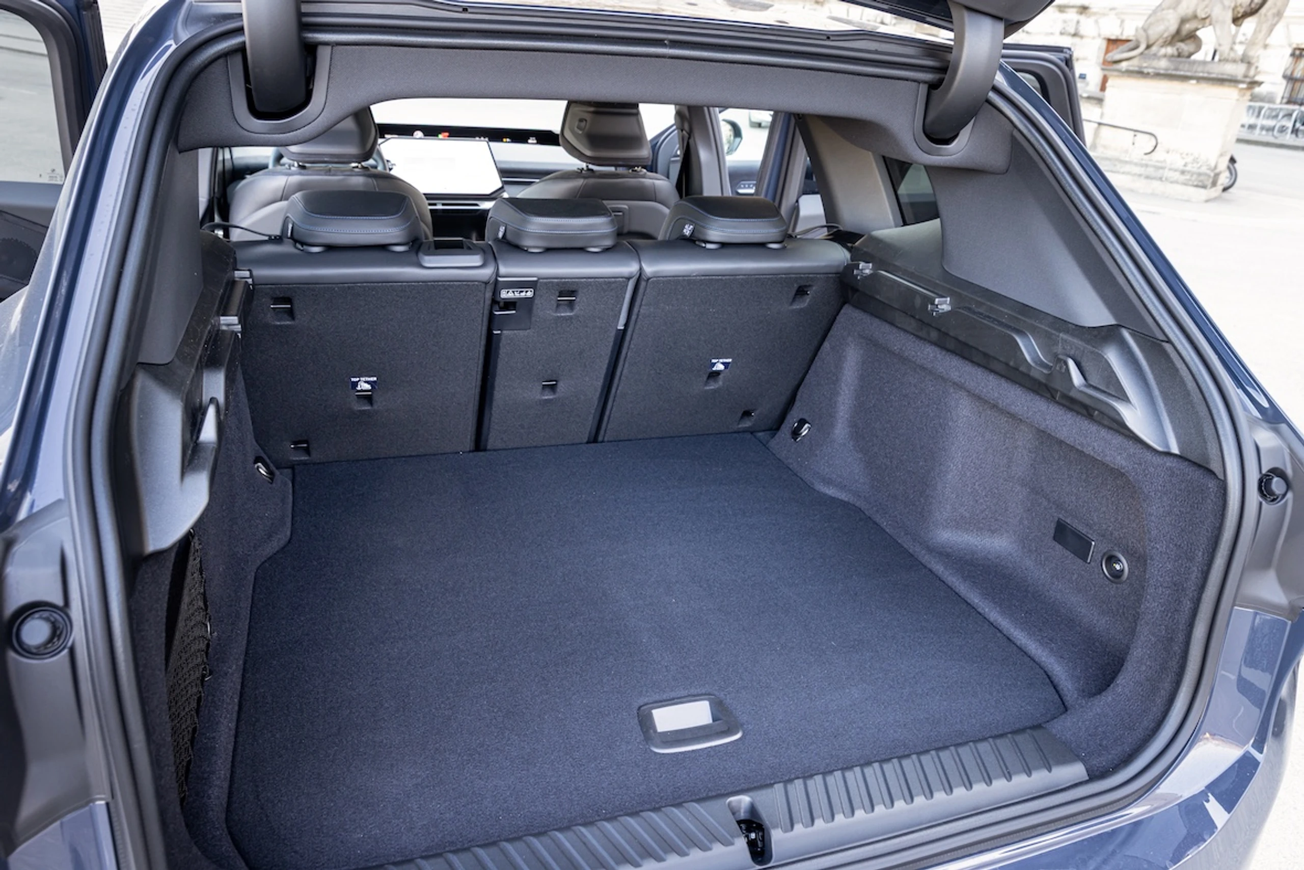 © Andreas Riedmann Blurred image background