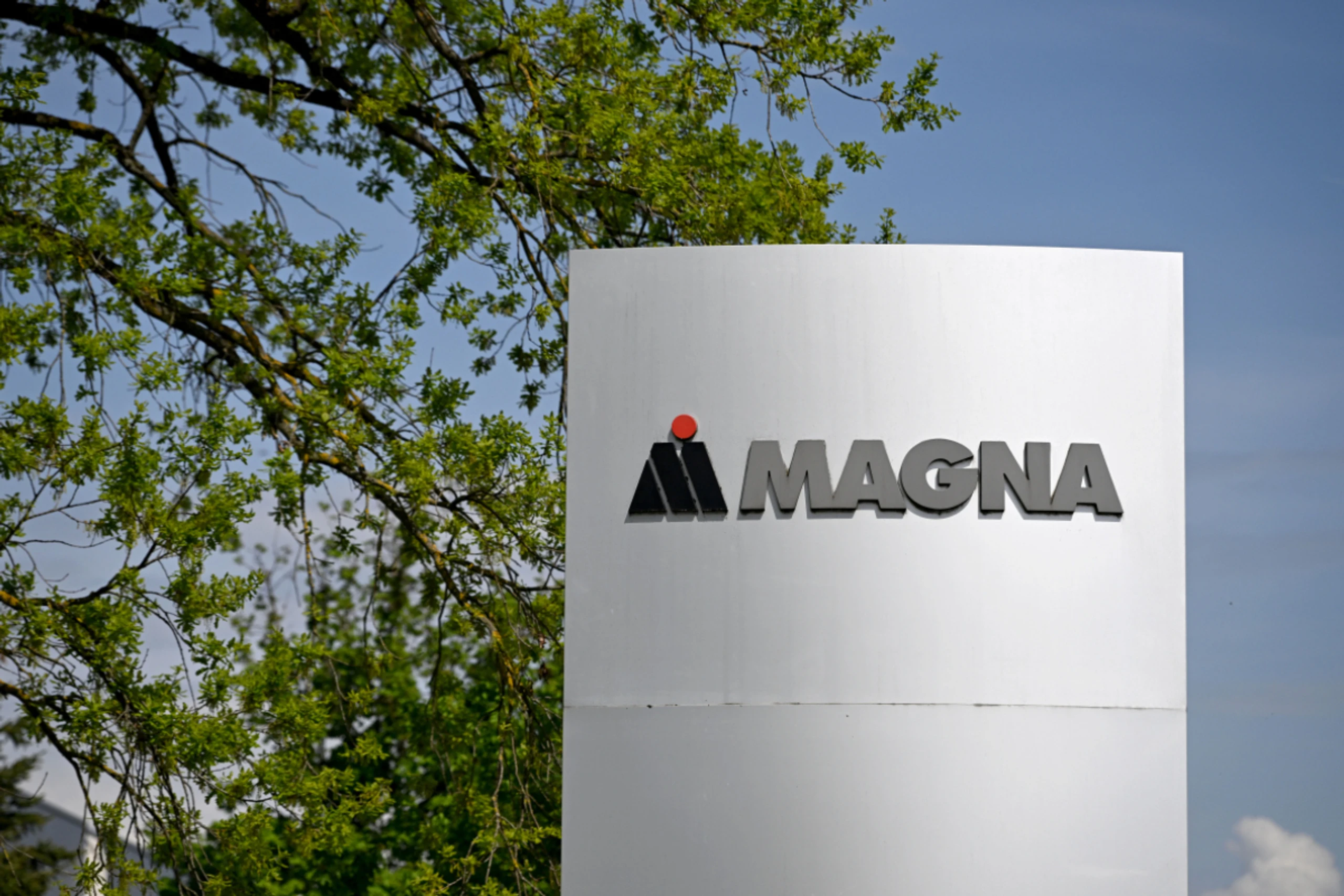 Mutares kauft zwei Autozulieferer-Sparten von Magna