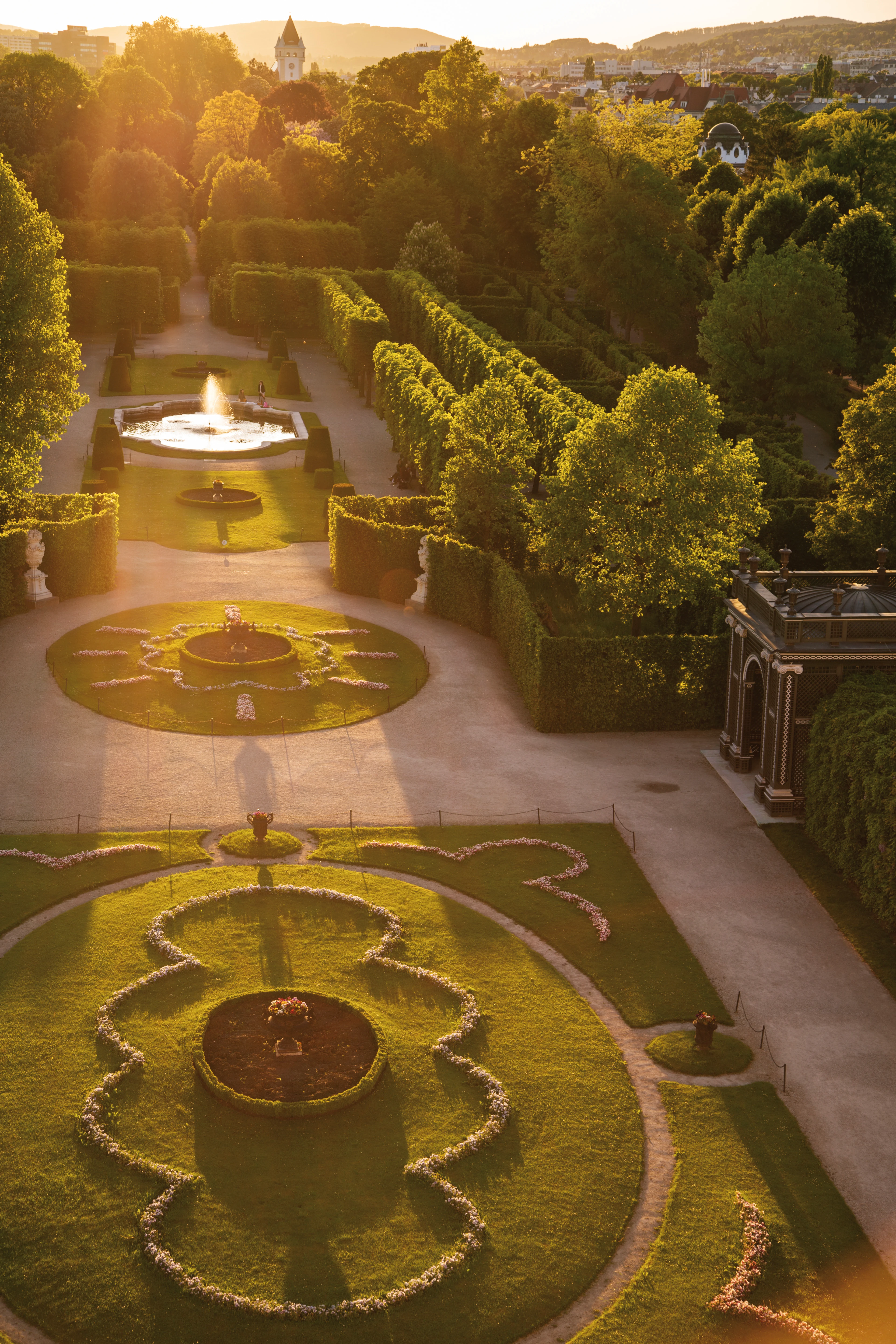 Schlosspark Schönbrunn, Wien, Österreich bei Sonnenuntergang