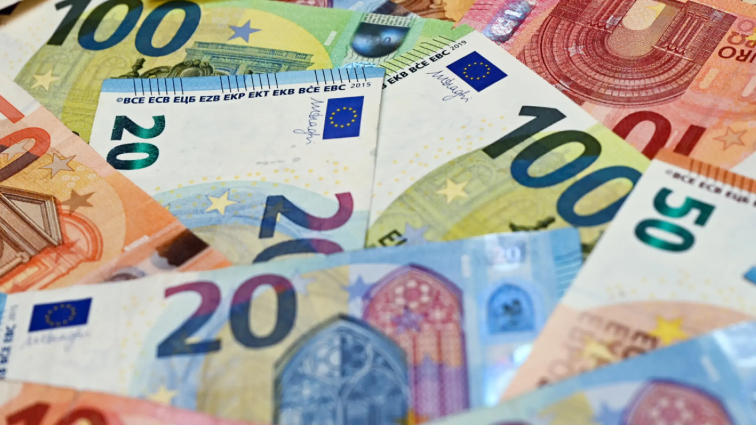 © dpa-Zentralbild, Patrick Pleul, Apa Umfrage: Rund 21 Prozent planen höhere Ausgaben