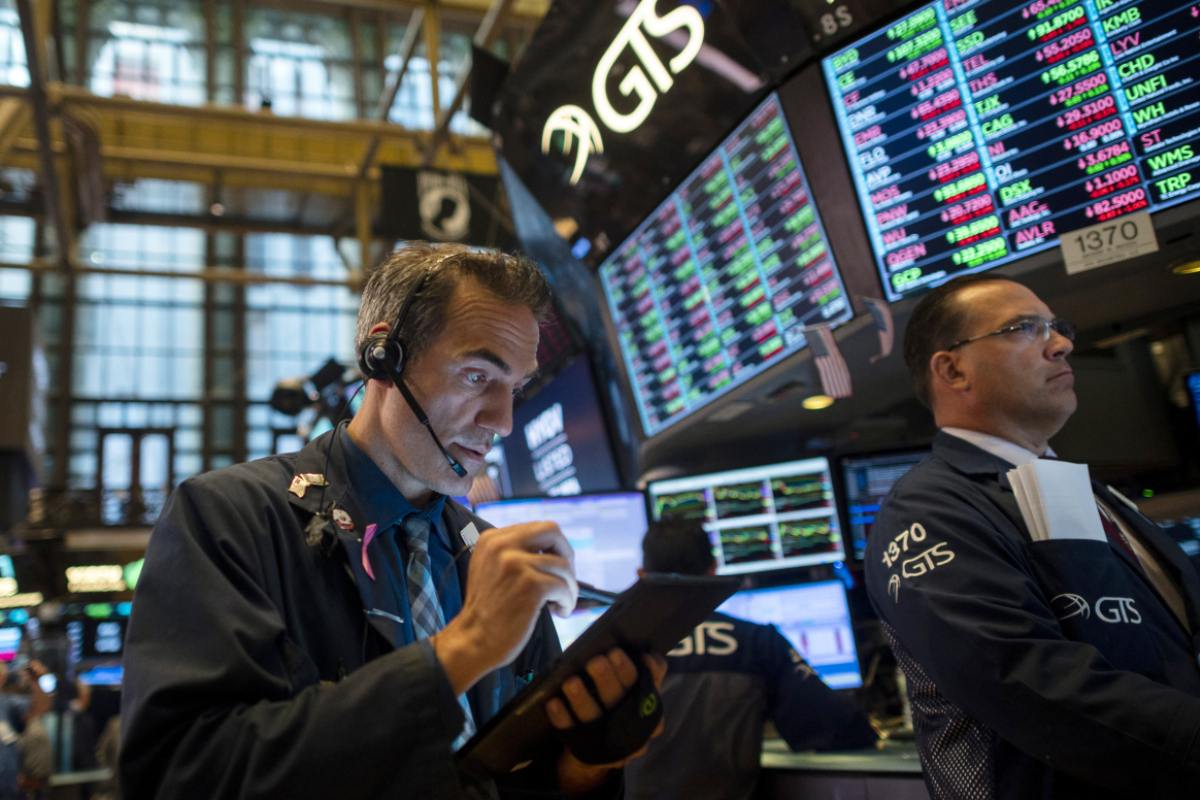 m Vormonat Einkommen noch um 0,4 Prozent gestiegen