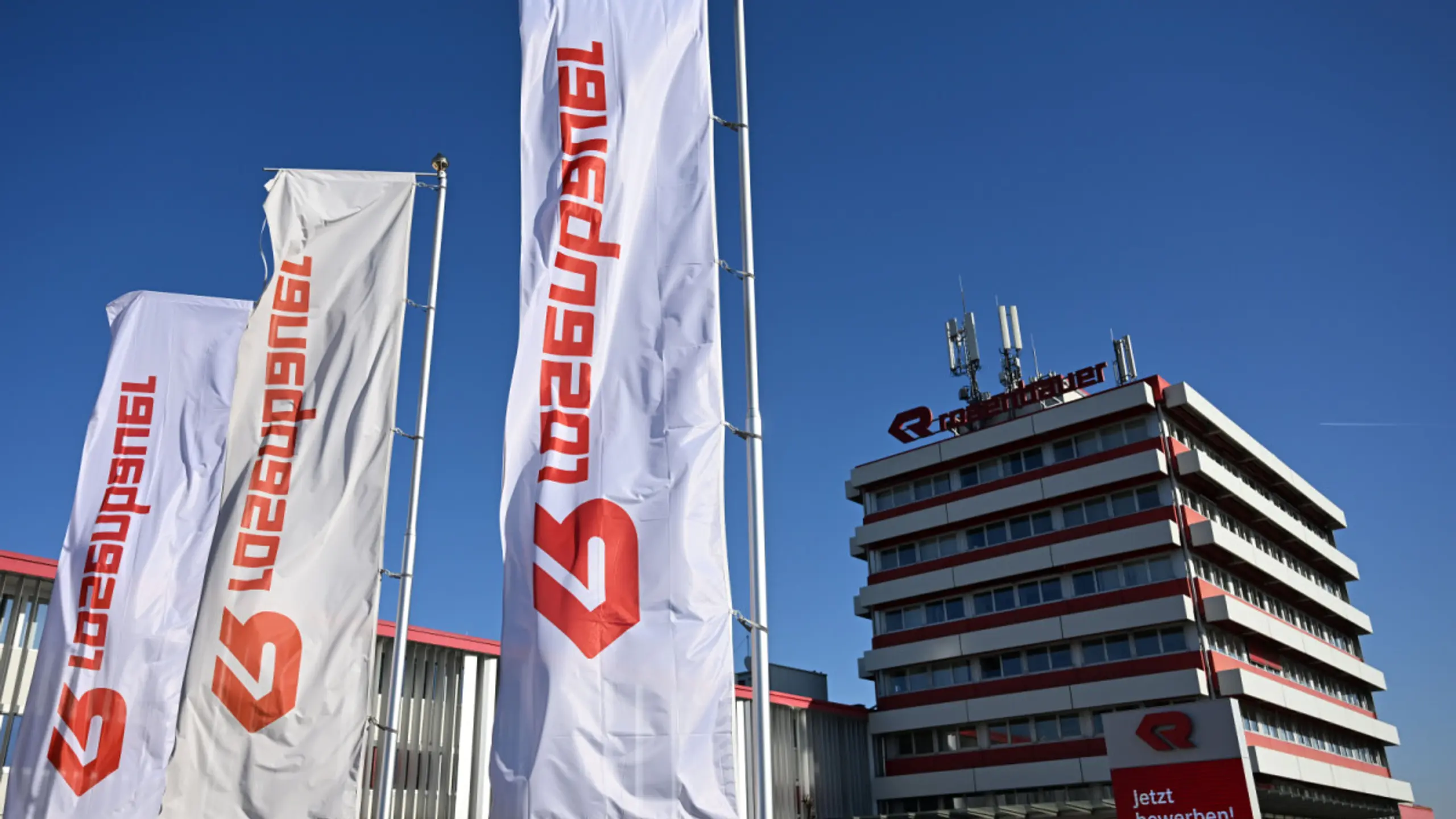 © Themenbild, Apa, HELMUT FOHRINGER Rosenbauer hat 2025 deutlich mehr Gewinn eingefahren