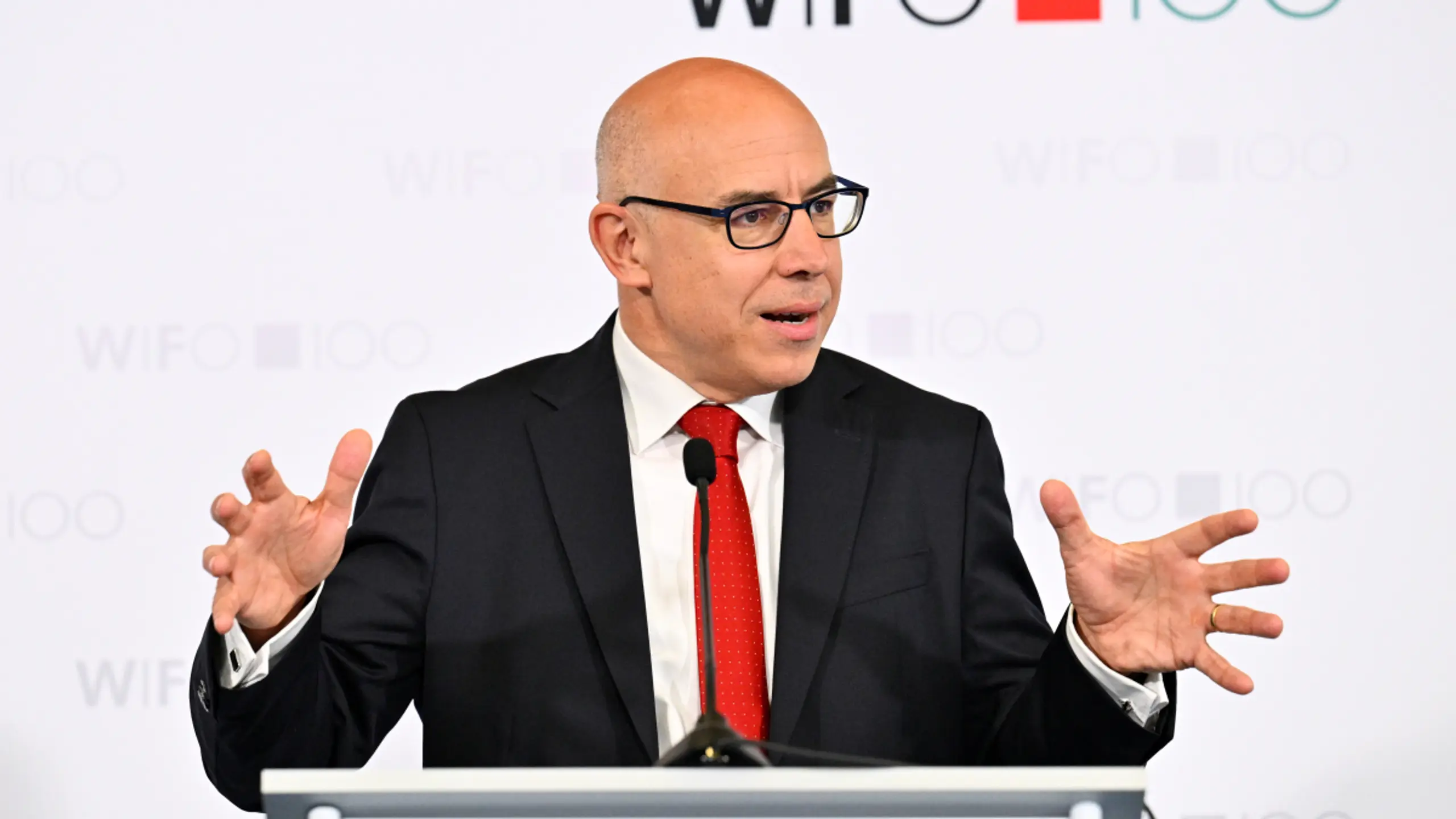 © HANS KLAUS TECHT, Apa Felbermayr berät als Wifo-Chef die Bundesregierung in Wien