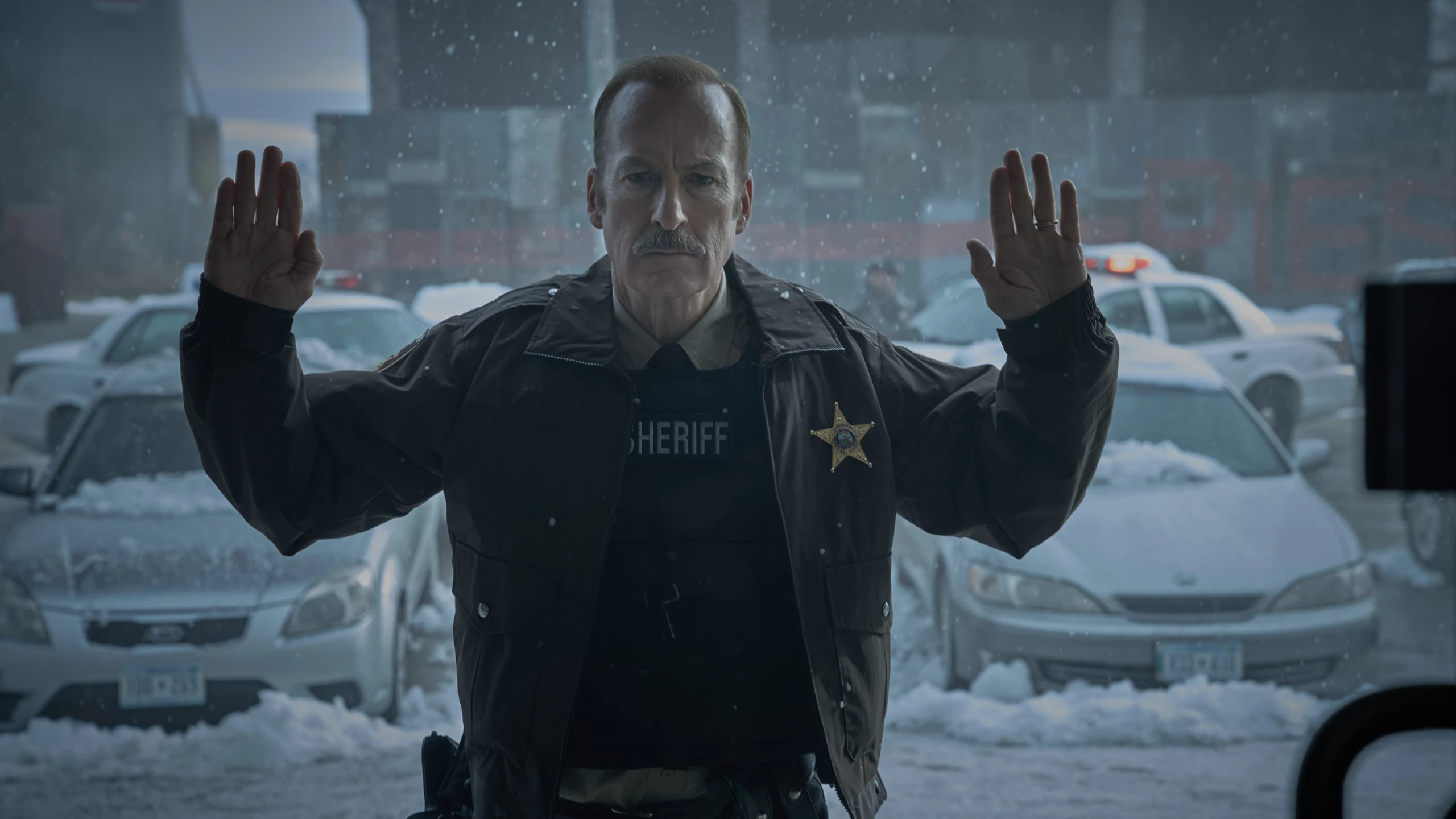 Bob Odenkirk als Polizist im Film Normal