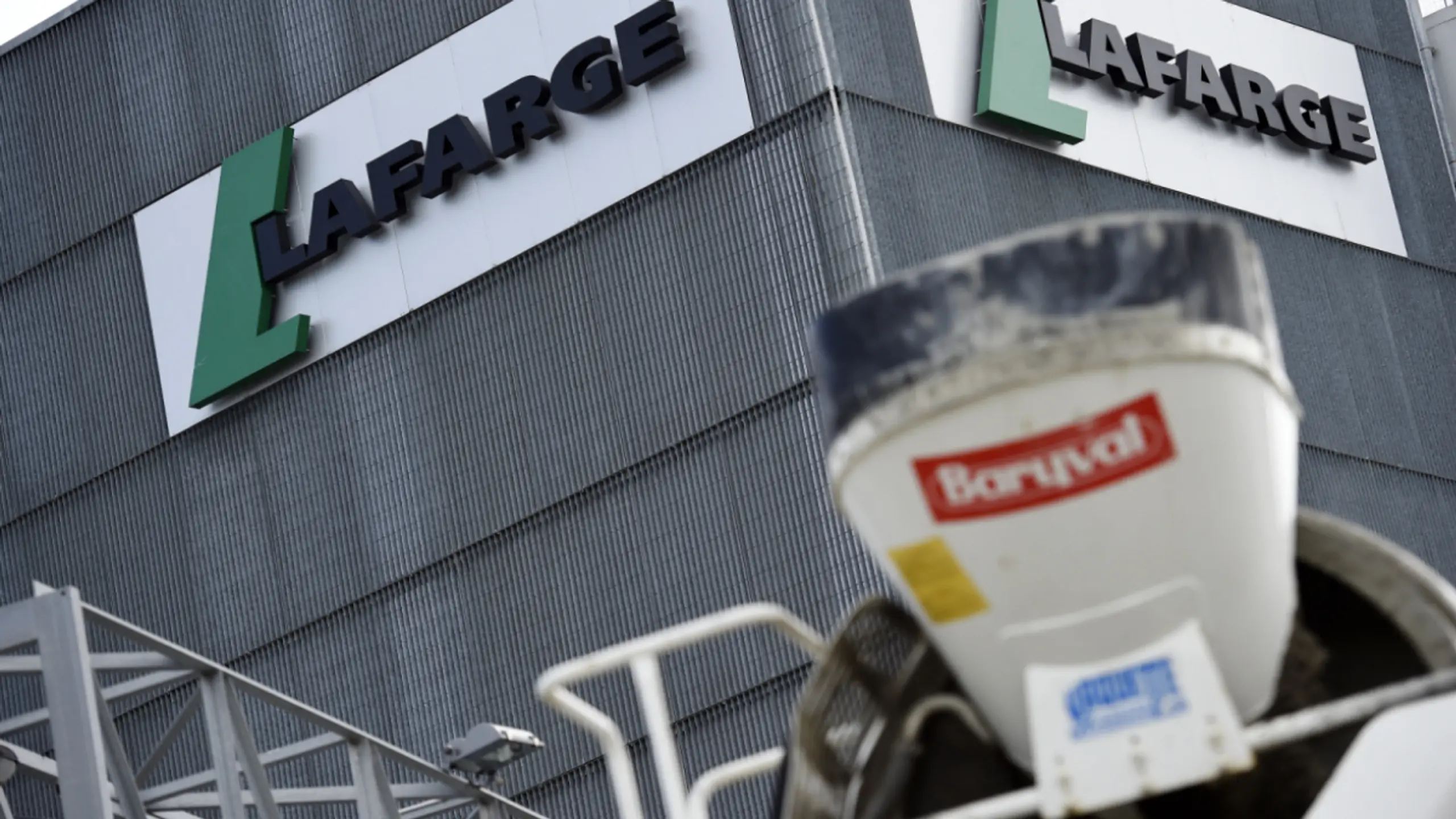 © AFP, FRANCK FIFE, Apa Zementhersteller hat 5,6 Mio. Euro an Dschihadistengruppen gezahlt