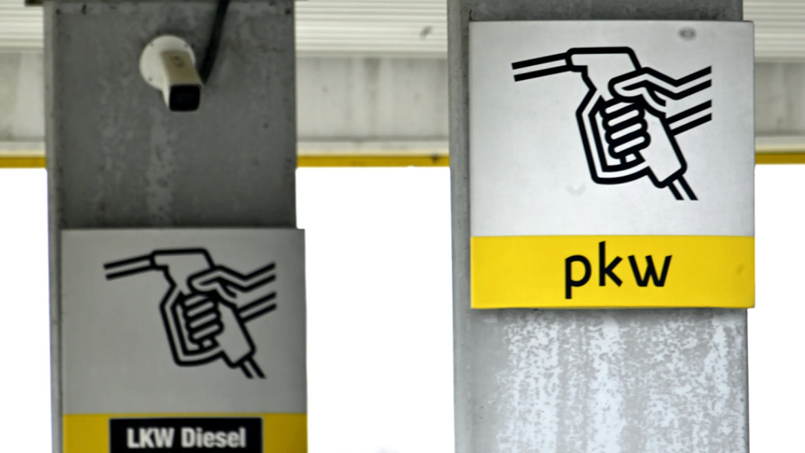 © HARALD SCHNEIDER, Apa Preise für Mineralölerzeugnisse um 17,8 % über denen vom März 2025