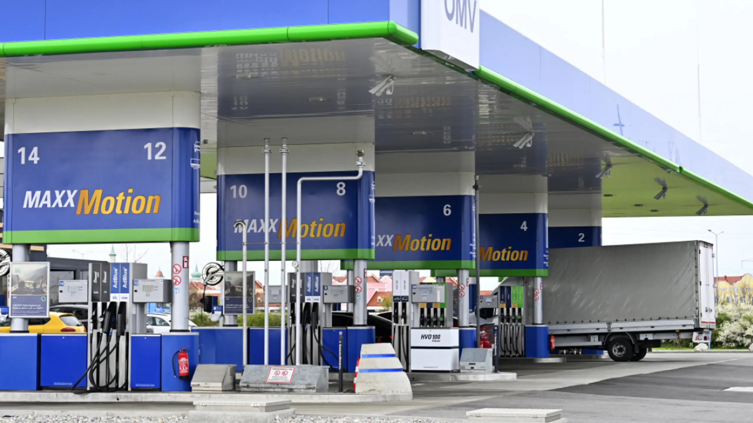 © HANS KLAUS TECHT, Apa Konzern gibt nur 2,8 statt 5 Cent Preisnachlass pro Liter