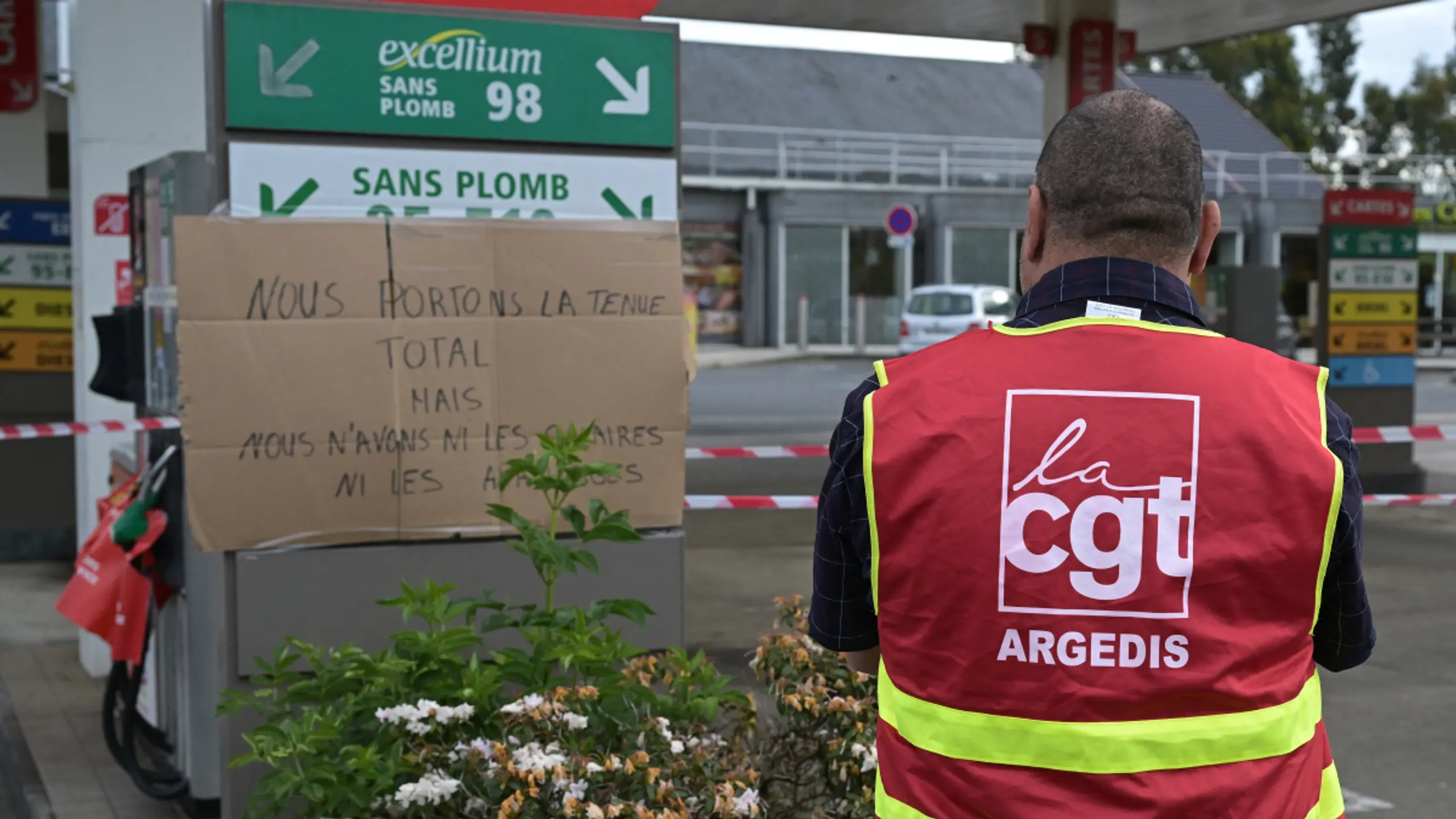 © AFP, DAMIEN MEYER, Apa CGT vertritt die Mitarbeiter an fast 200 Total-Tankstellen