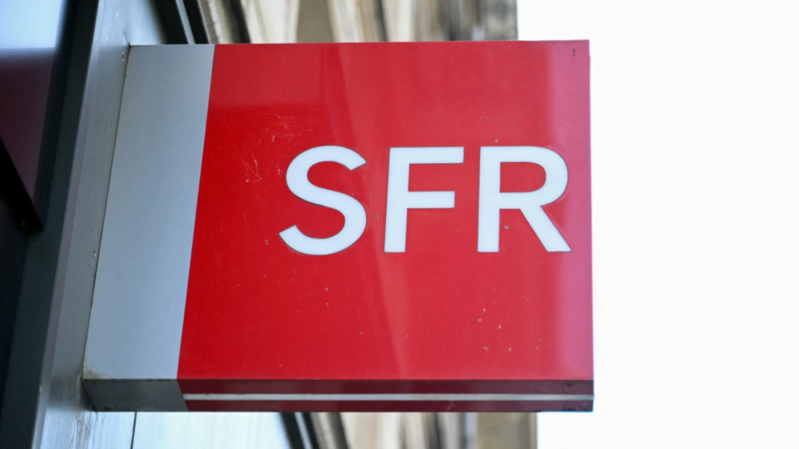 © AFP, EMMA DA SILVA, Apa Konsortium erhöhte Angebot für SFR