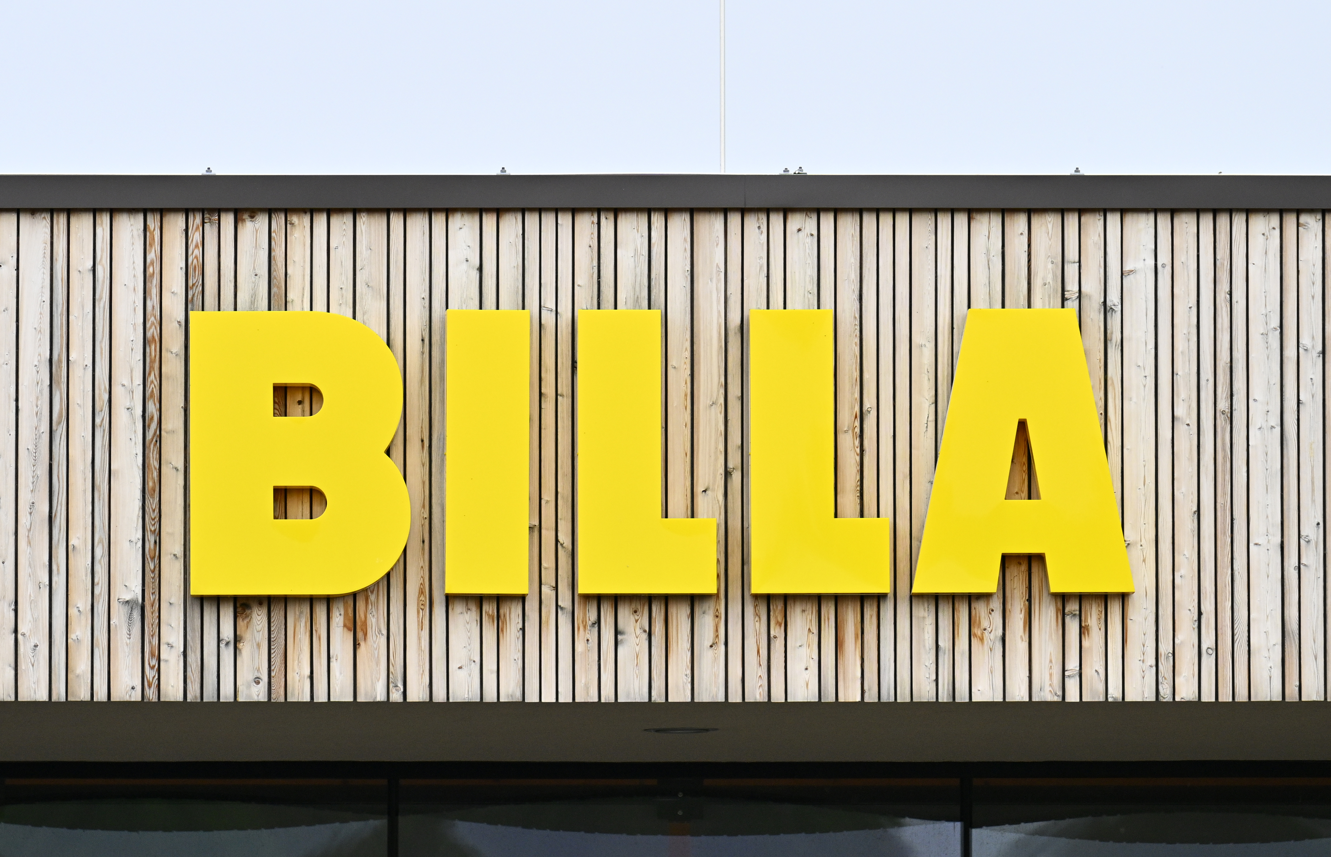 Billa Logo auf Gebäude.