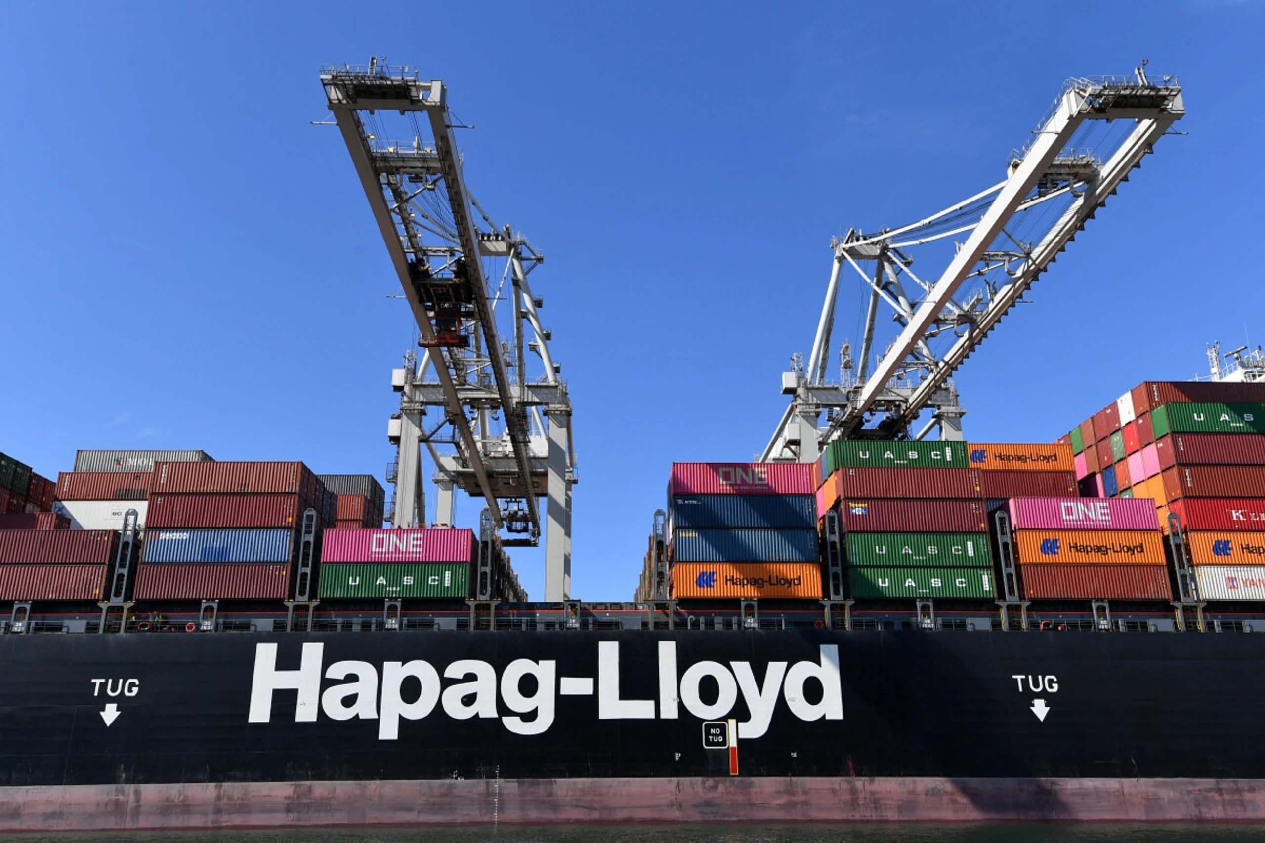 Mehrere Schiffe von Hapag-LLoyd sind im Golfgebiet