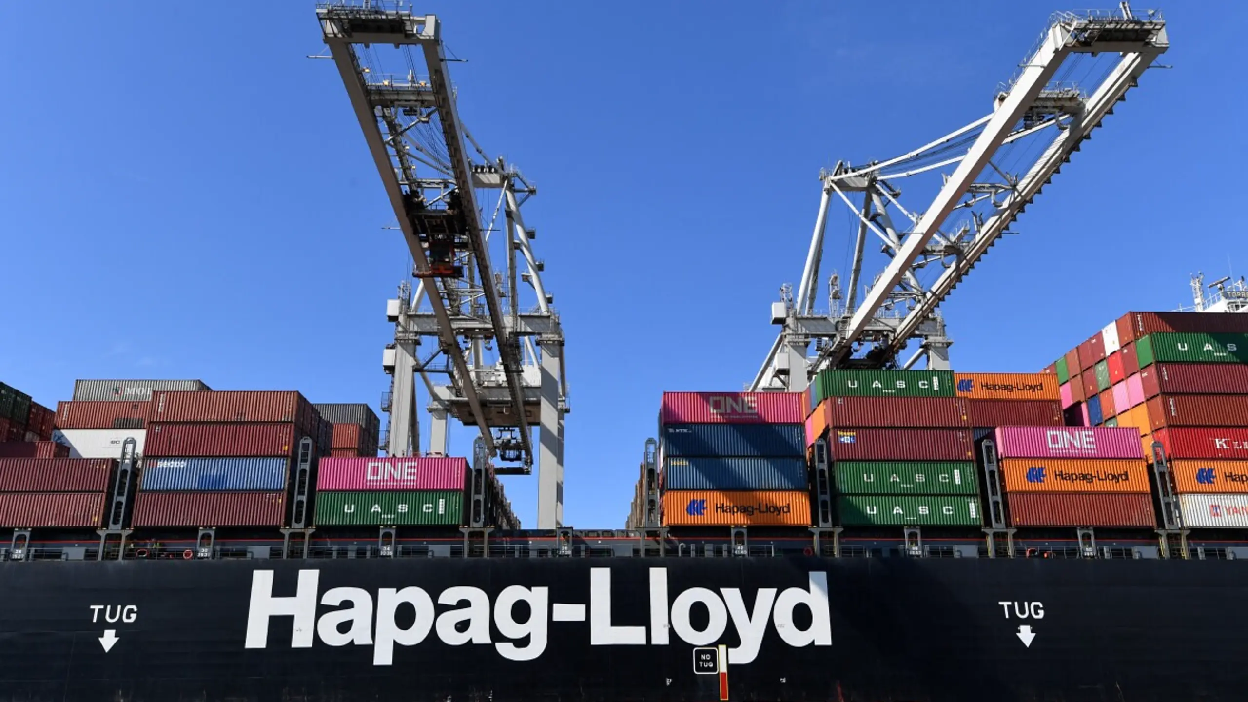 Mehrere Schiffe von Hapag-LLoyd sind im Golfgebiet