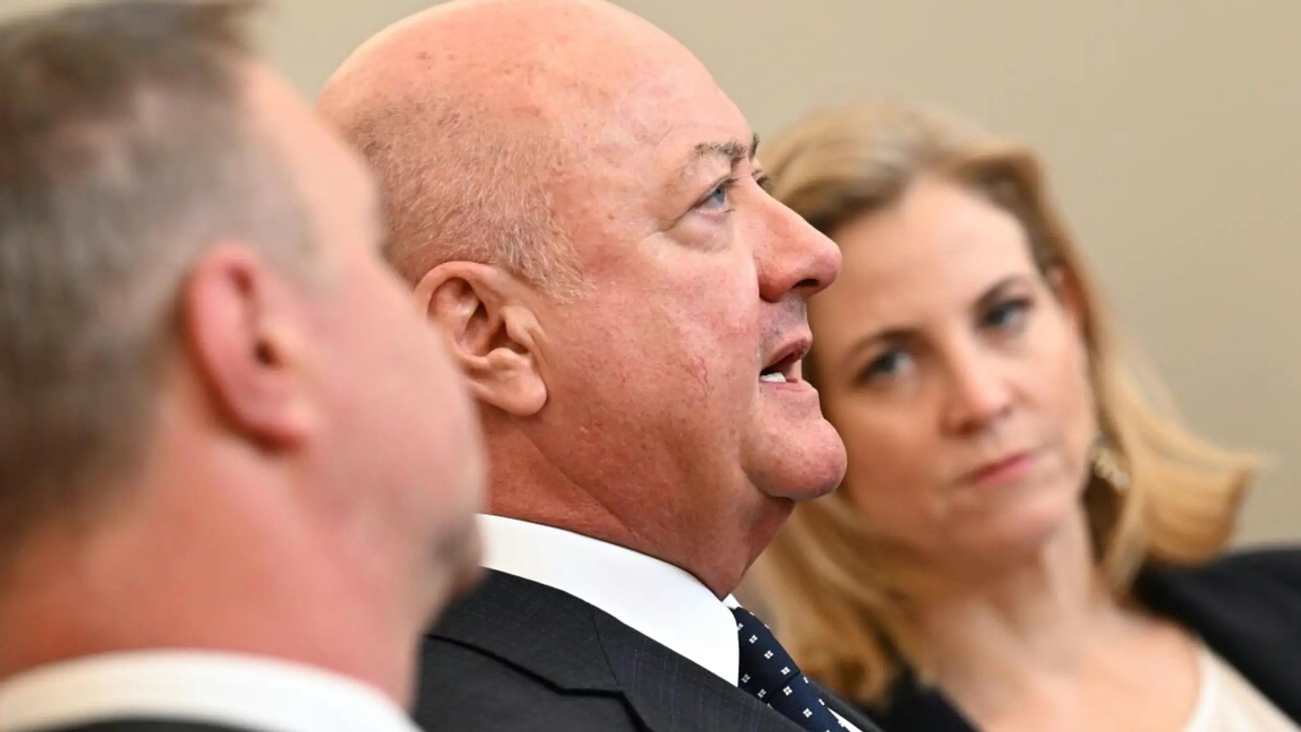 © Apa, HELMUT FOHRINGER Koalitionsspitzen stecken die Köpfe zusammen