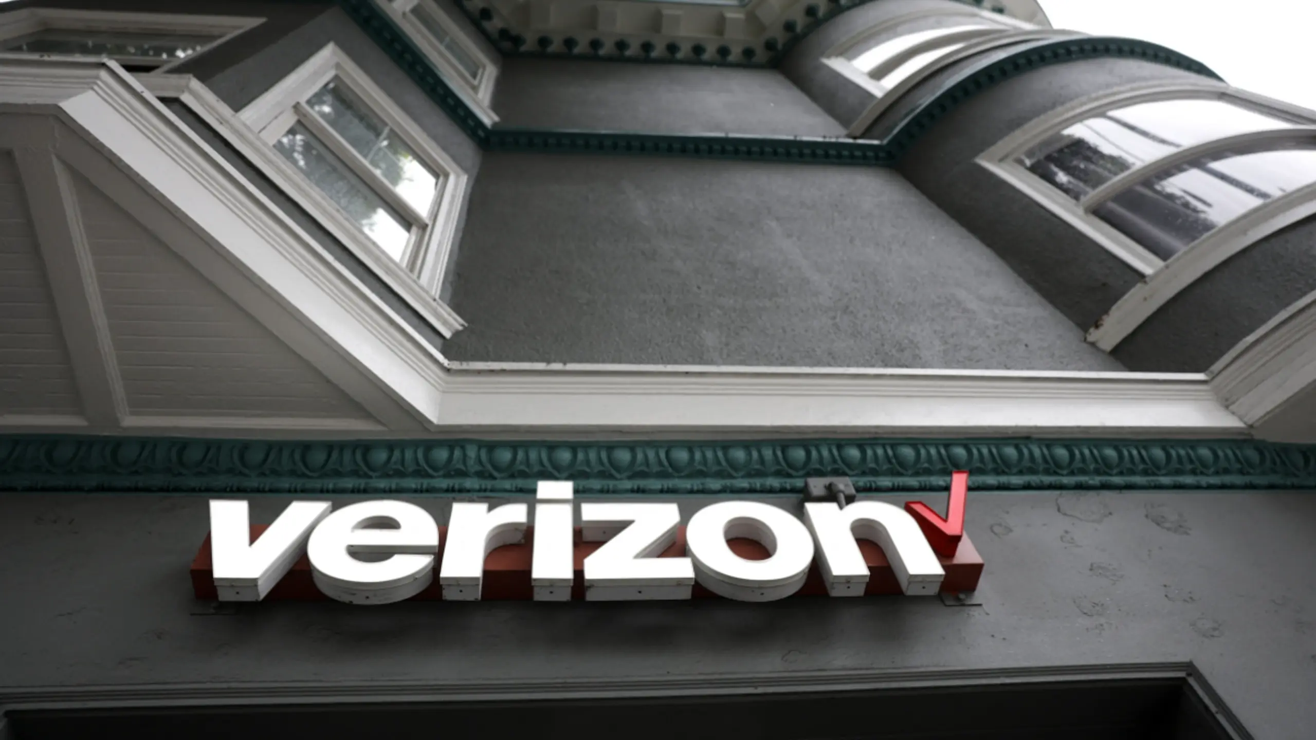 © APA/APA (AFP/GETTY)/JUSTIN SULLIVAN Verizon mit Trendwende dank Sonderrabatten