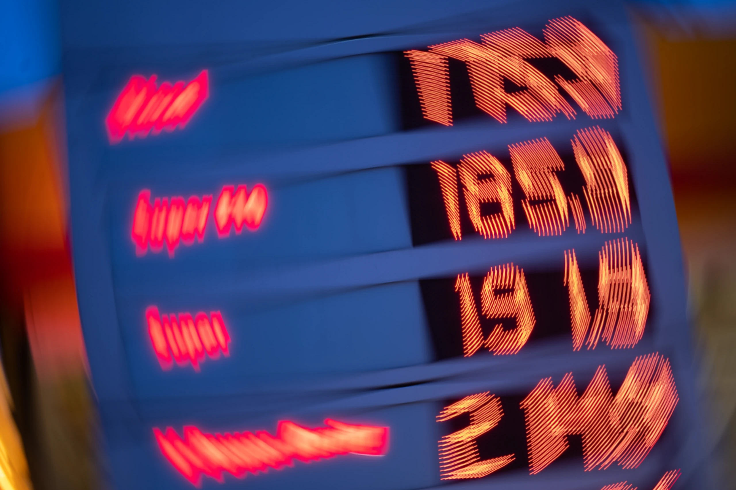 Dauerkrise in Industrie und Ölpreisschock drücken auf Beschäftigung