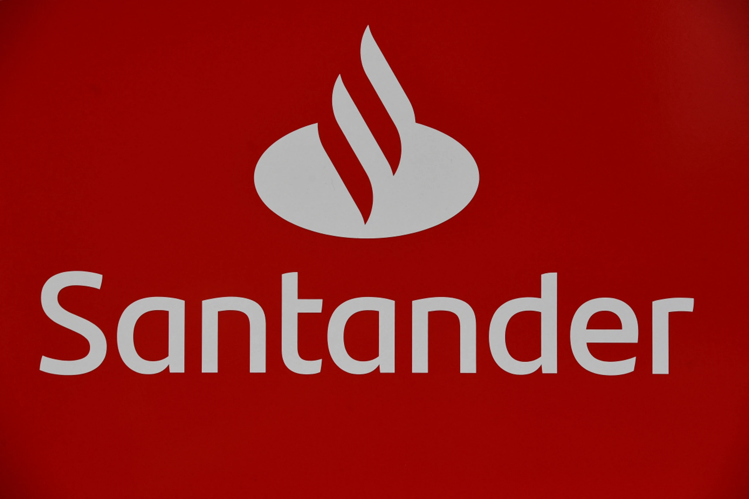 Santander gewinnt stark zu