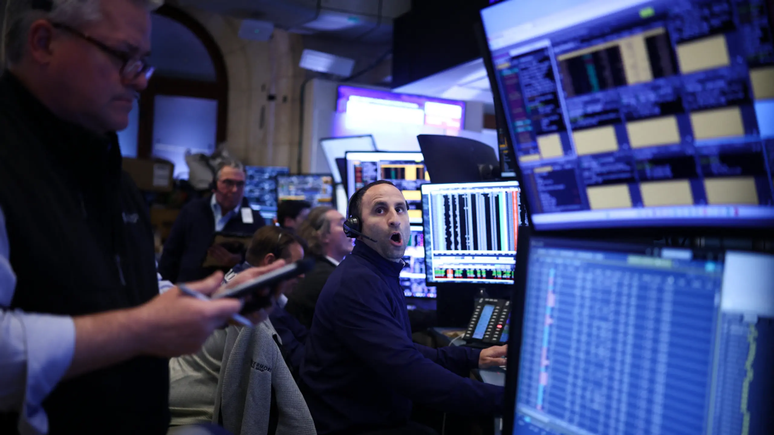 Dow schwächelt etwas vor Zinsentscheidung