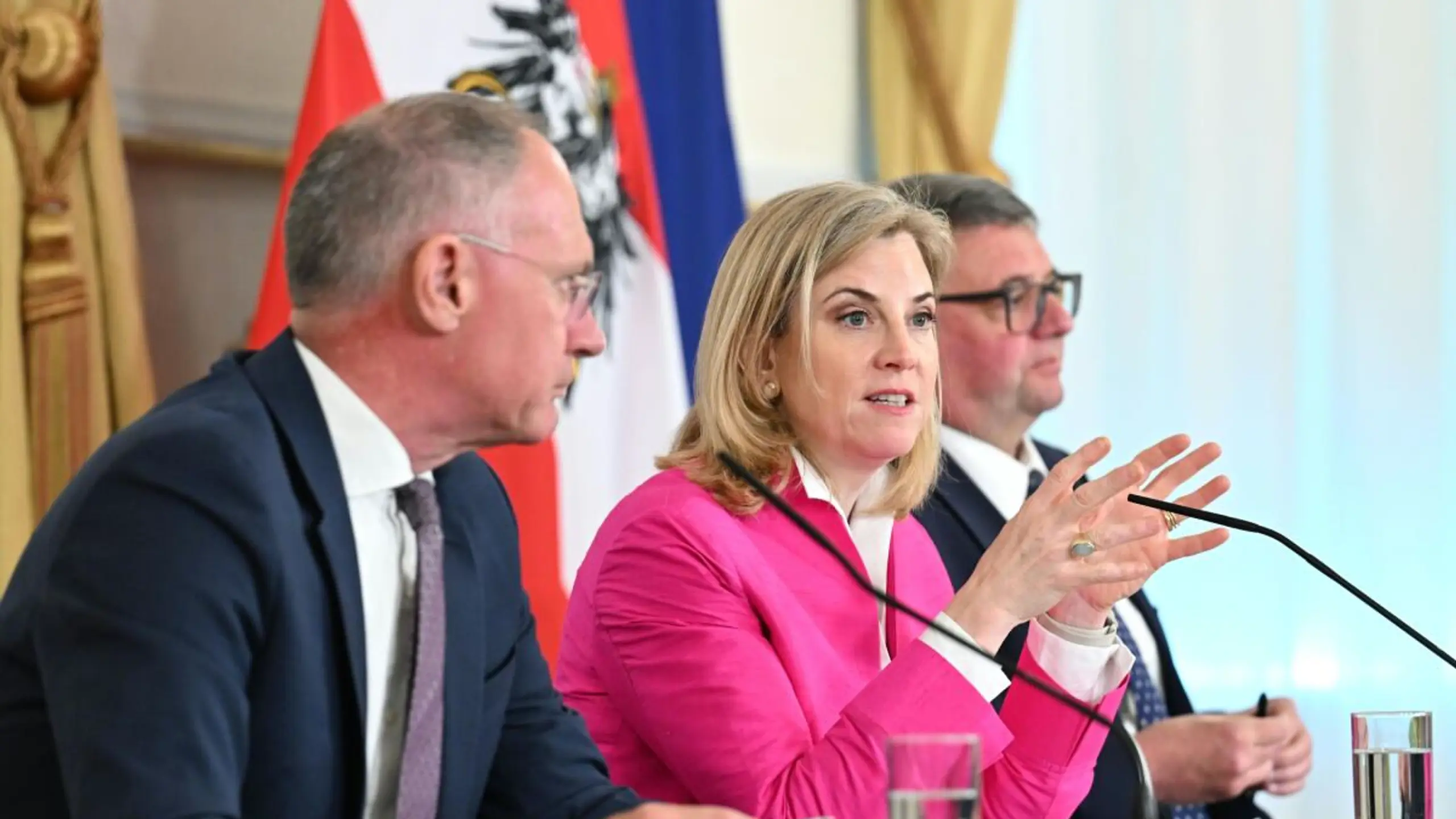 Meinl-Reisinger ist mit dem Doppelbudget zufrieden