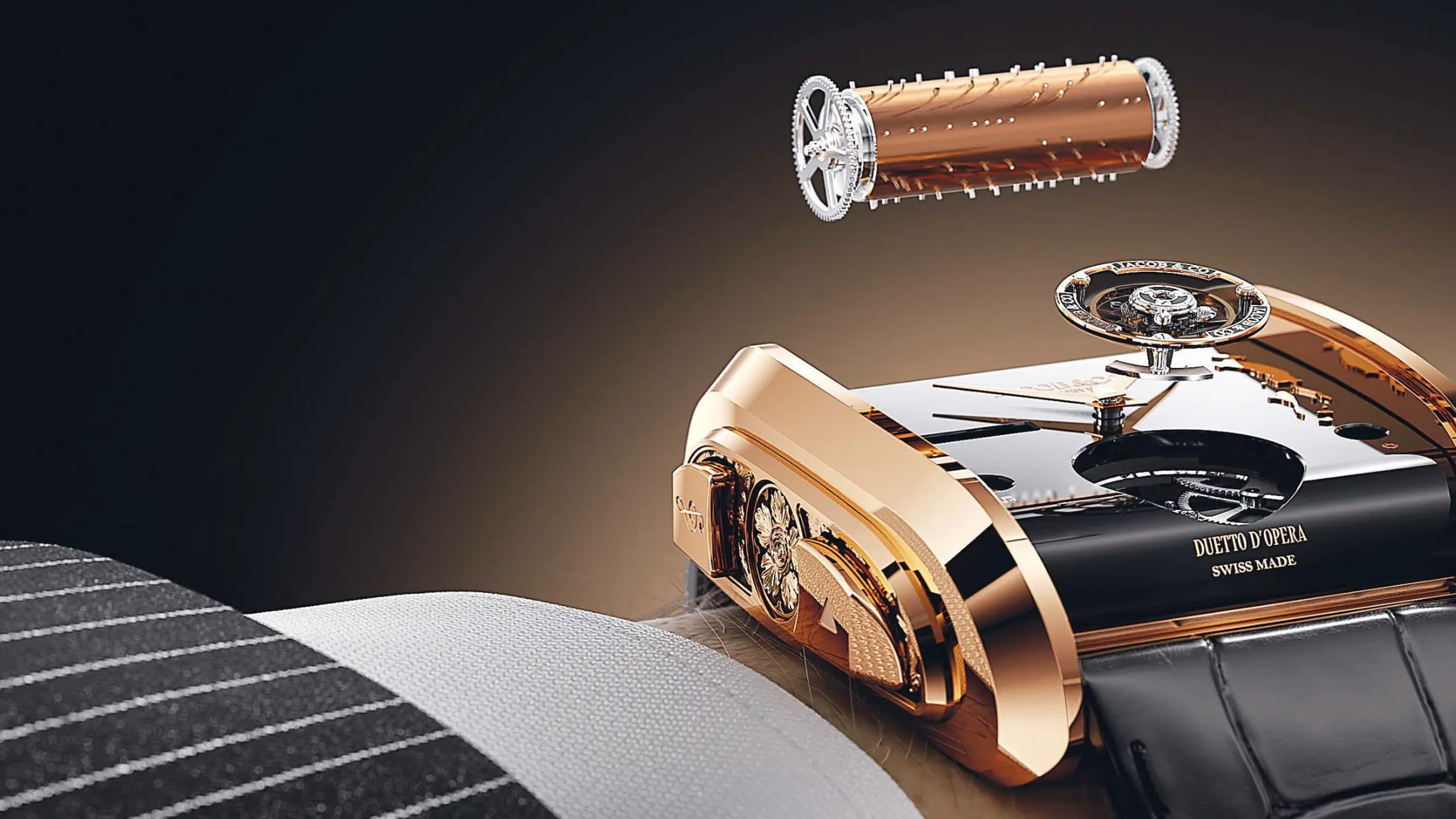 © JACOB&CO. Roségoldene Uhr mit schwarzem Zifferblatt und schwarzem Lederarmband