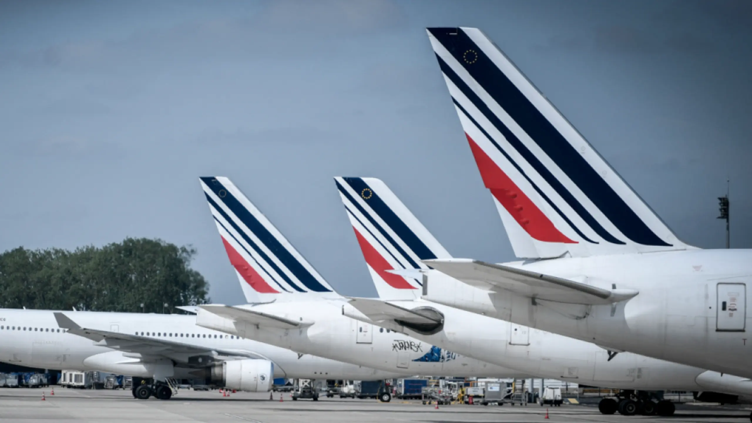 © AFP, STEPHANE DE SAKUTIN, Apa Reisende wegen steigender Ticketpreise zurückhaltender