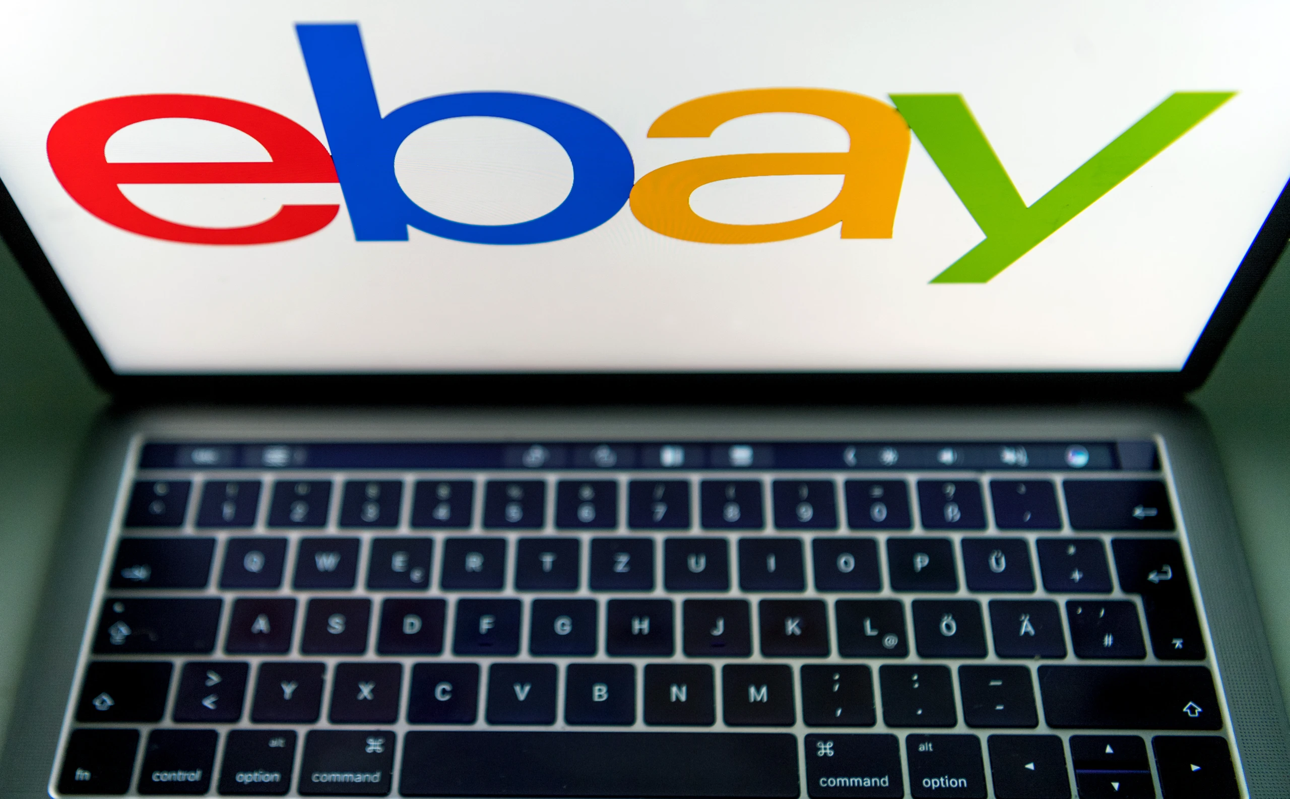 ebay-Logo auf Mac-Bildschirm