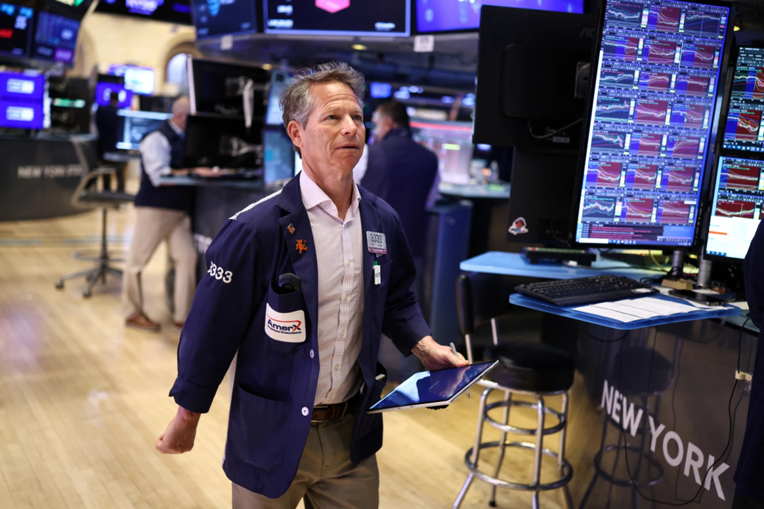 Dow Jones kurz über 50.000 Punkten