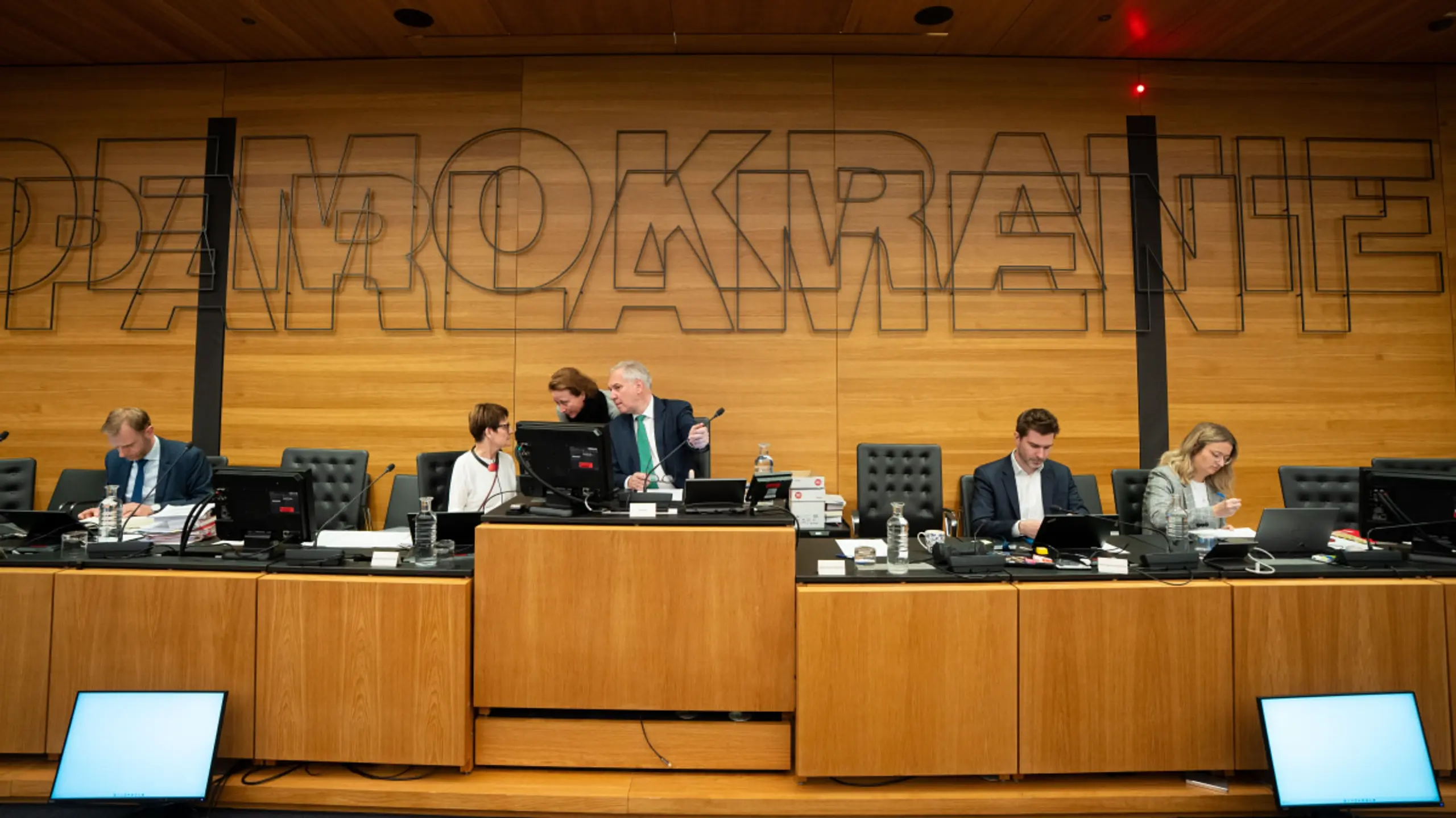 © Apa, GEORG HOCHMUTH Pilnaceks Witwe und LKA-Chef zu Gast im U-Ausschuss