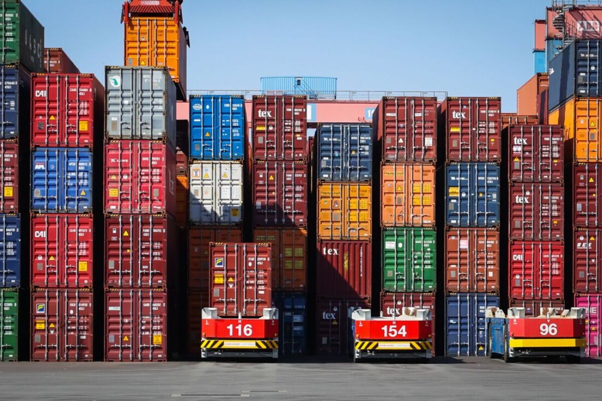 Internationaler Handel kam im Februar wieder in Schwung