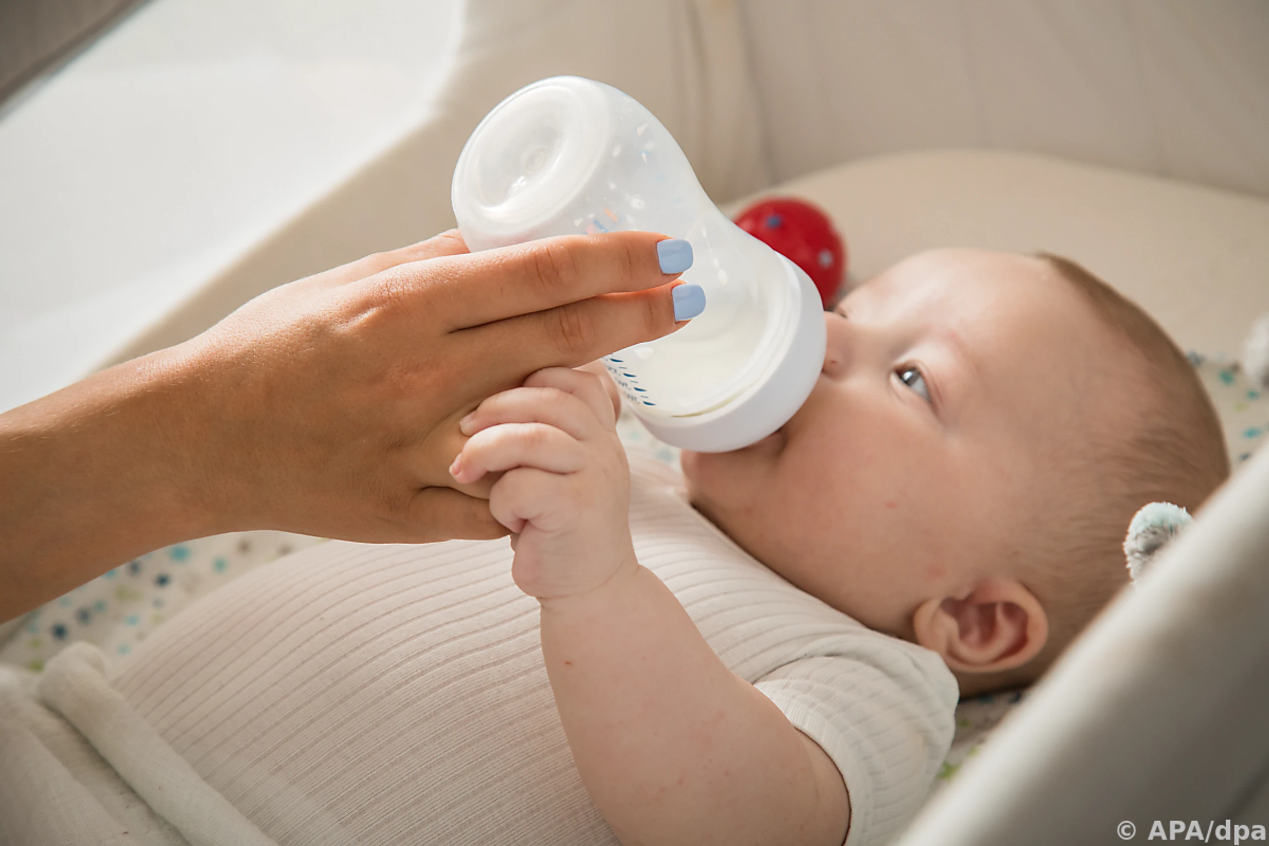 Ein Reflux bei Kindern kann krankhaft sein und sollte behandelt werden