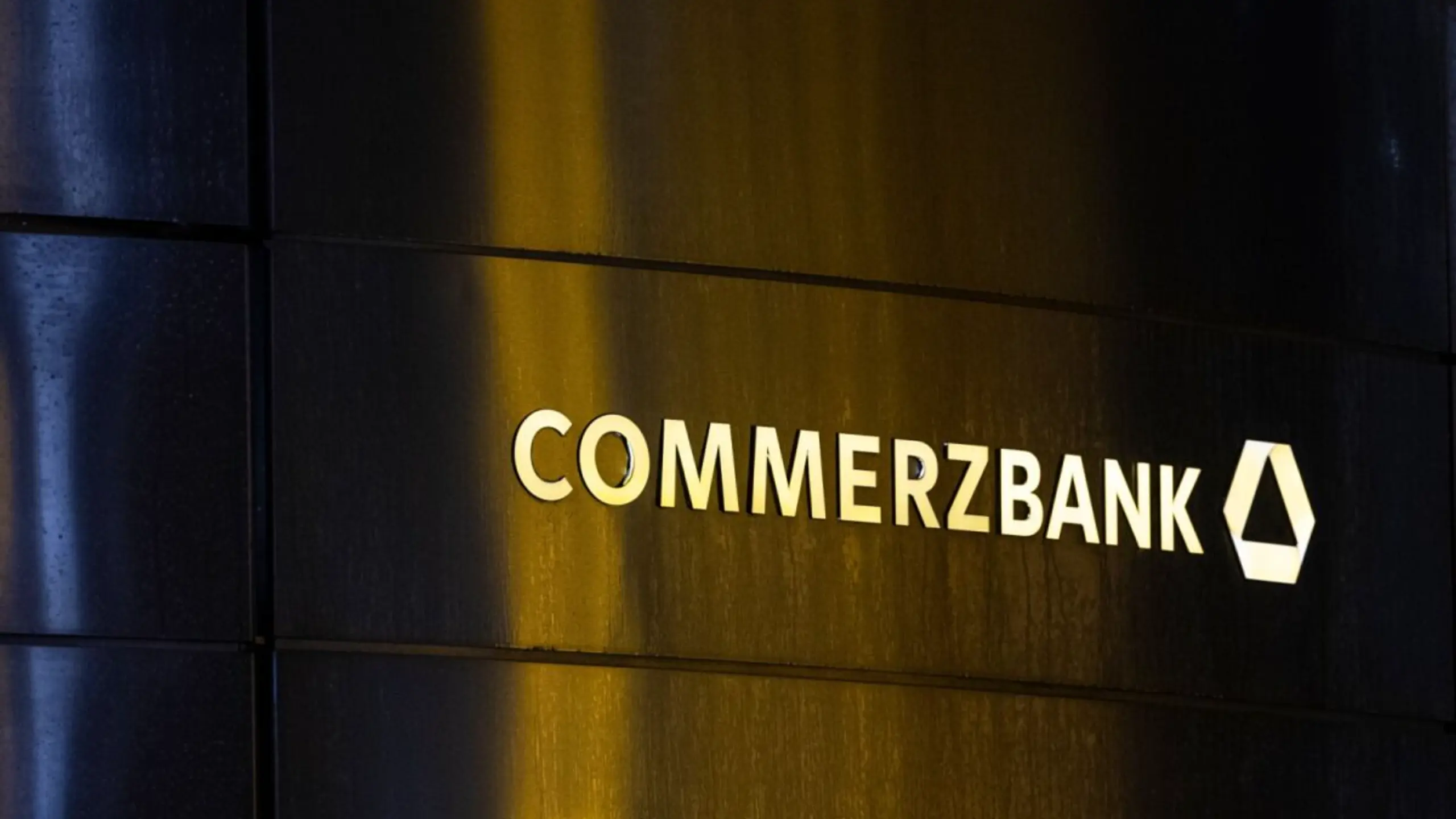 ++ ARCHIVBILD ++ Commerzbank wehrt sich gegen Übernahme durch UniCredit